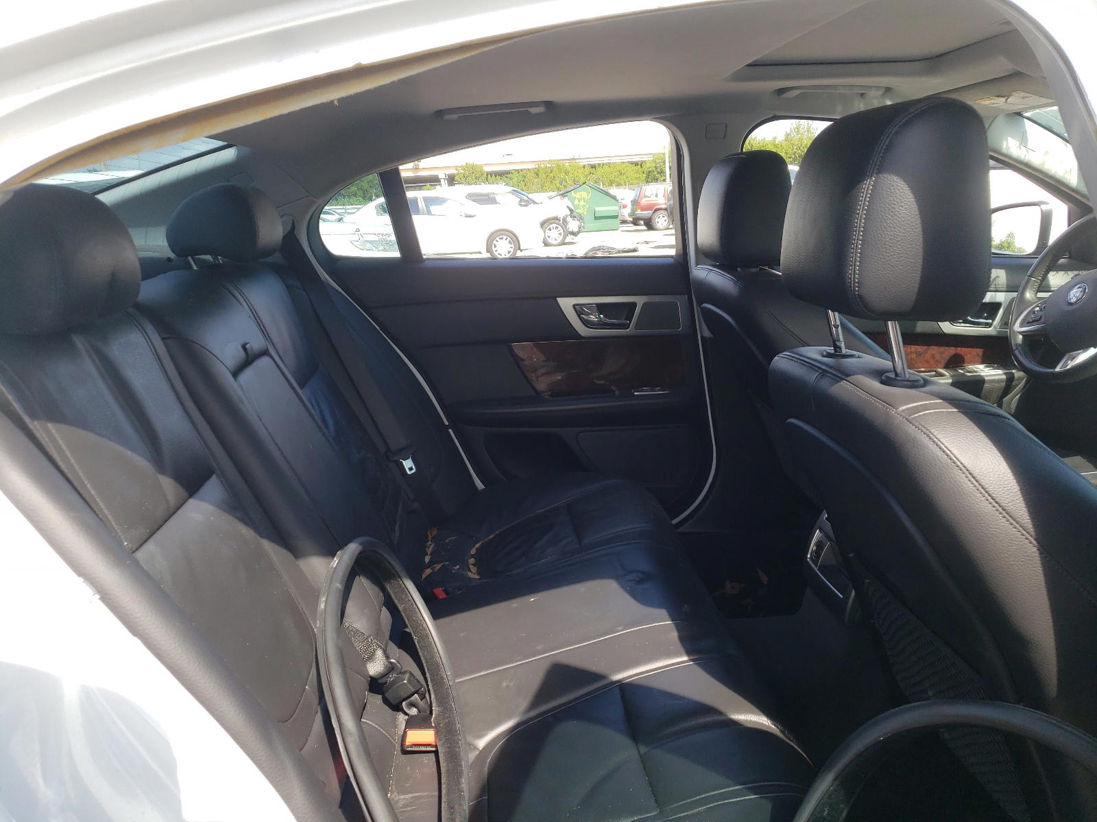 Photo 6 from auction – 2014 JAGUAR XF with VIN SAJWJ0EF0E8U28259