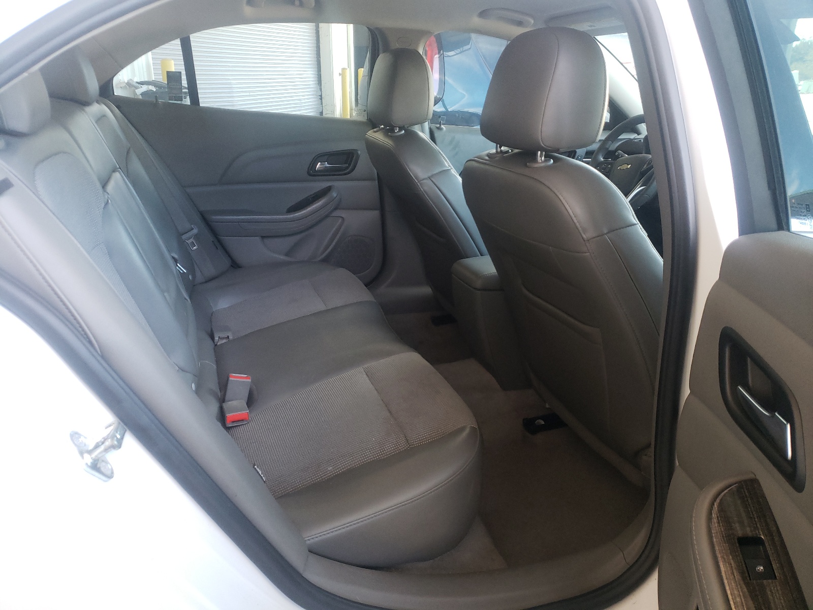 Photo 6 from auction – 2016 CHEVROLET MALIBU LIM with VIN 1G11C5SA1GF104933