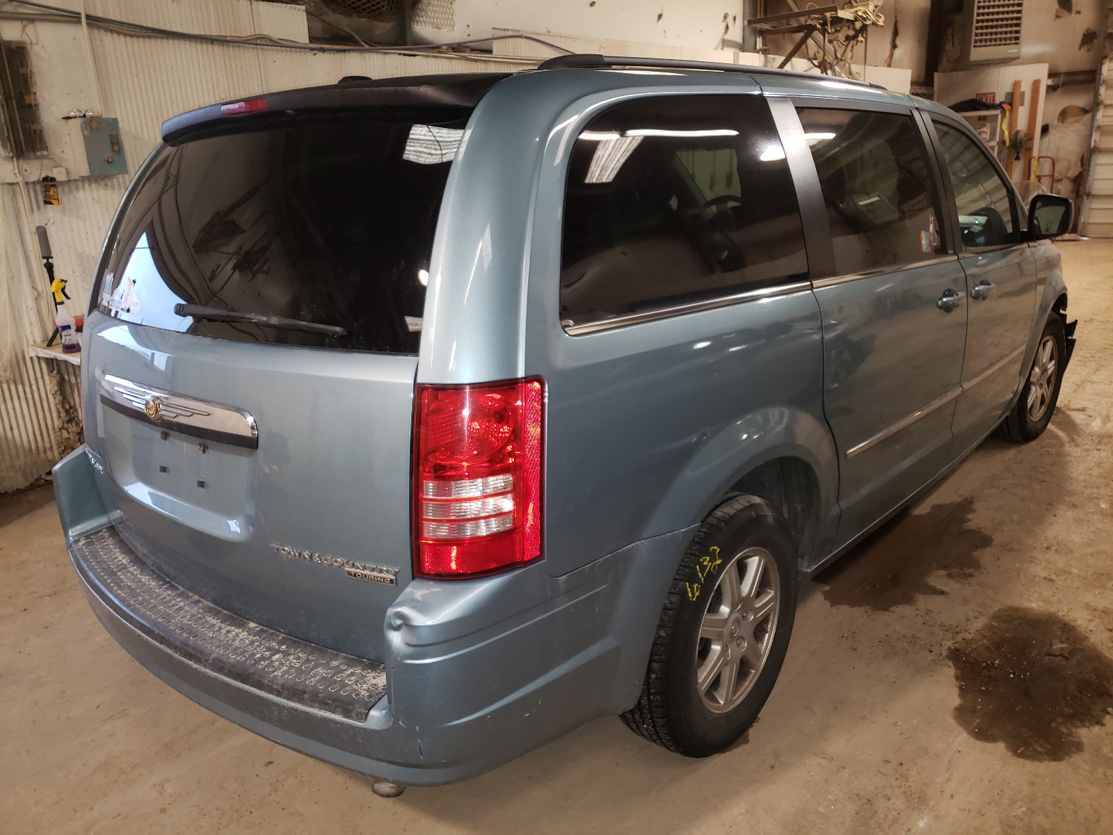 Photo 4 from auction – 2010 CHRYSLER TOWN & COU with VIN 2A4RR5D17AR348022