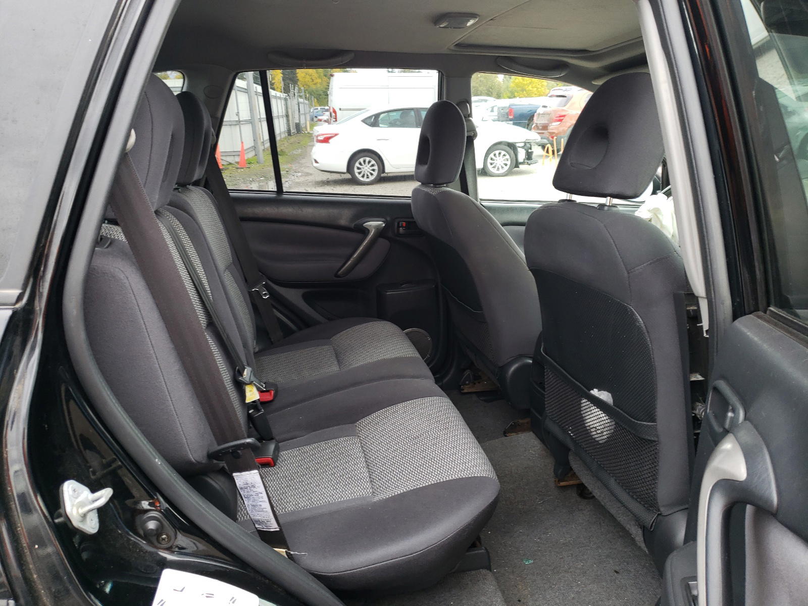 Photo 6 from auction – 2005 TOYOTA RAV4 with VIN JTEHD20VX50044489