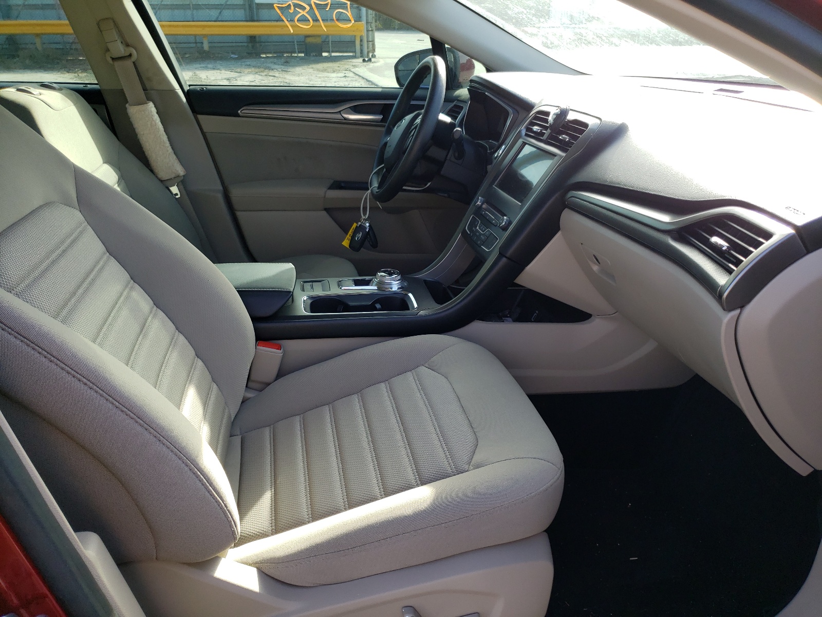 Photo 5 from auction – 2017 FORD FUSION SE with VIN 3FA6P0H71HR175589