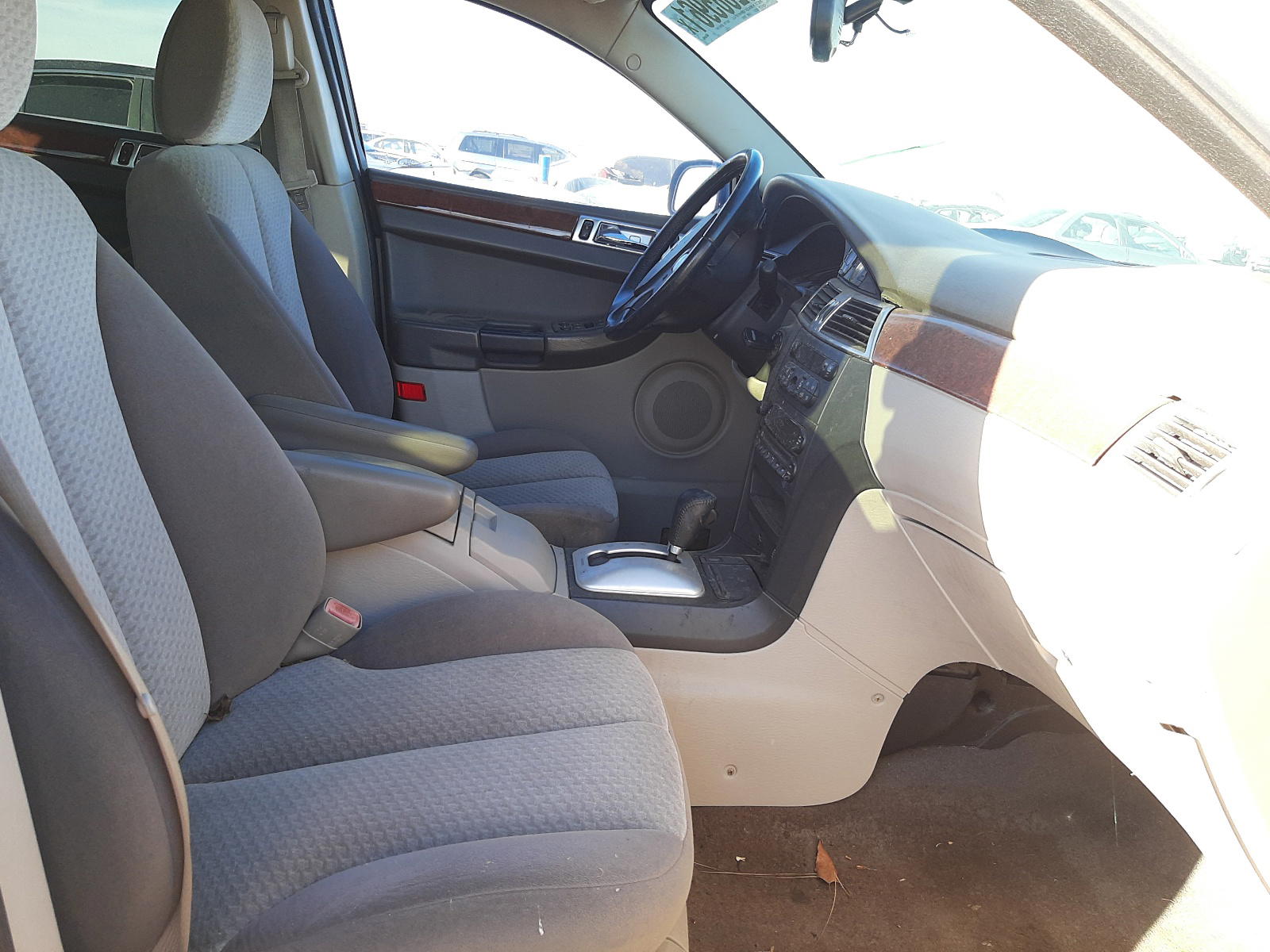 Photo 5 from auction – 2004 CHRYSLER PACIFICA with VIN 2C8GM68464R639992