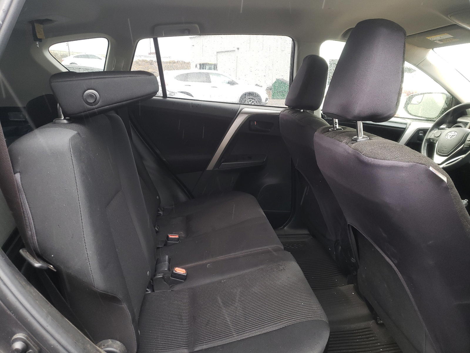 Photo 6 from auction – 2017 TOYOTA RAV4 LE with VIN JTMBFREV4HJ700142