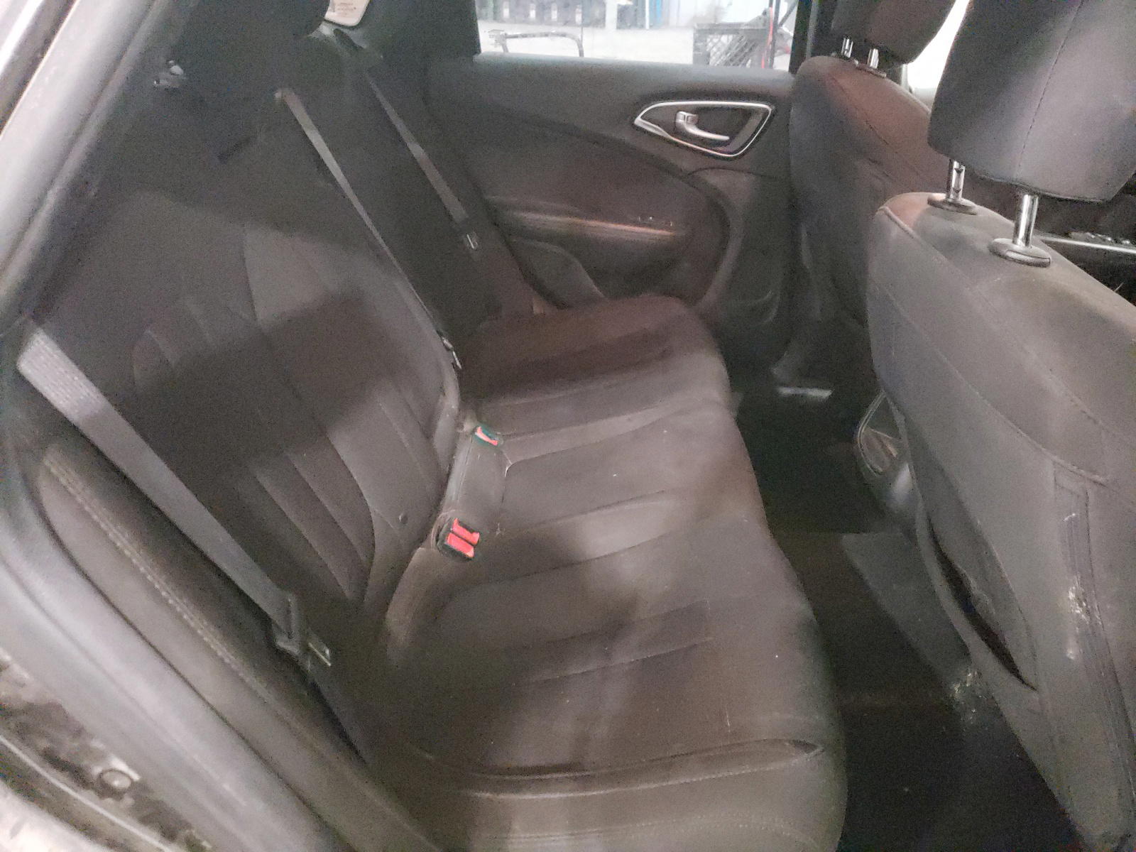 Photo 6 from auction – 2015 CHRYSLER 200 LIMITE with VIN 1C3CCCAB2FN733379