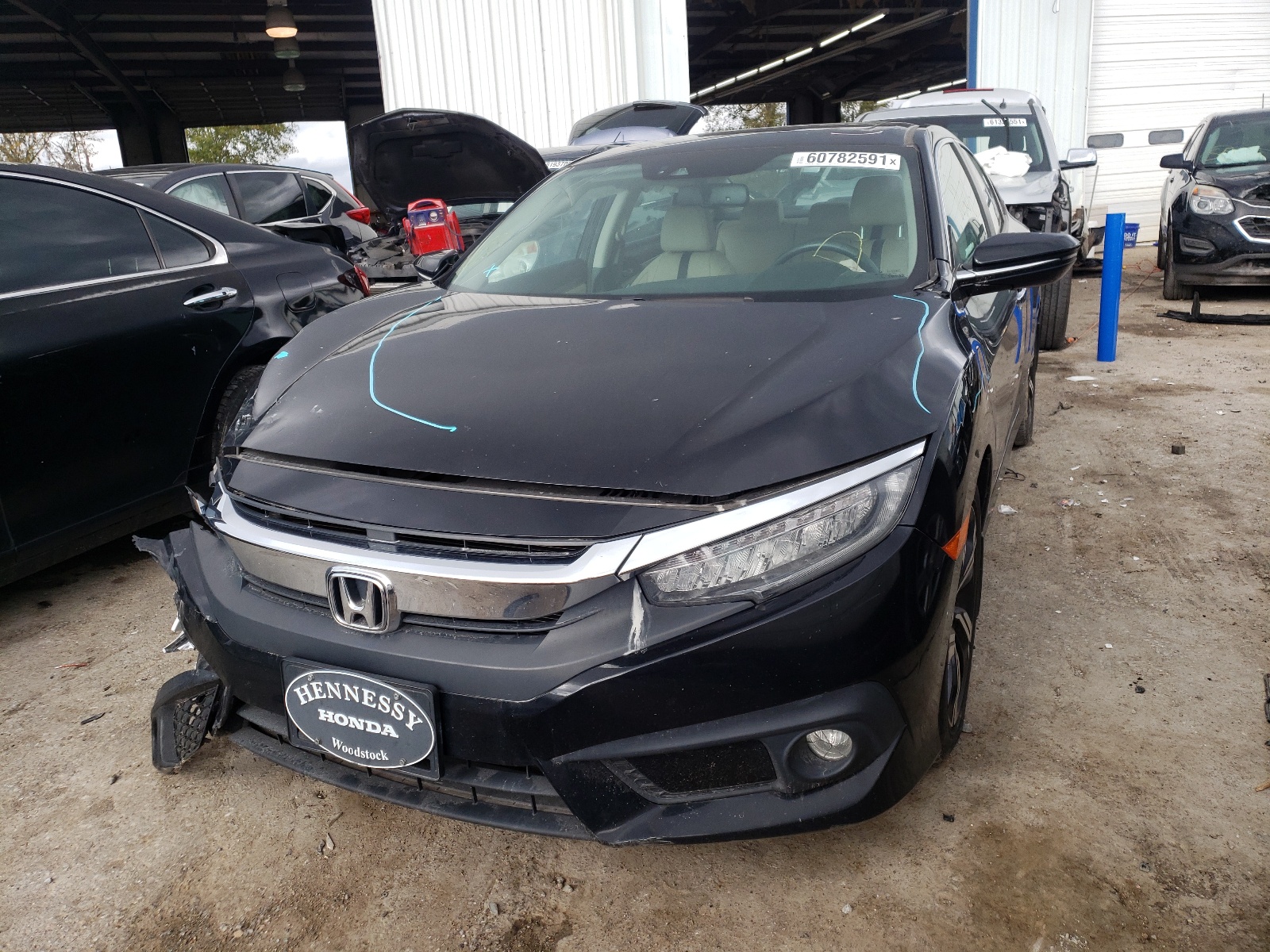 Photo 2 from auction – 2017 HONDA CIVIC TOUR with VIN 2HGFC1F90HH650145