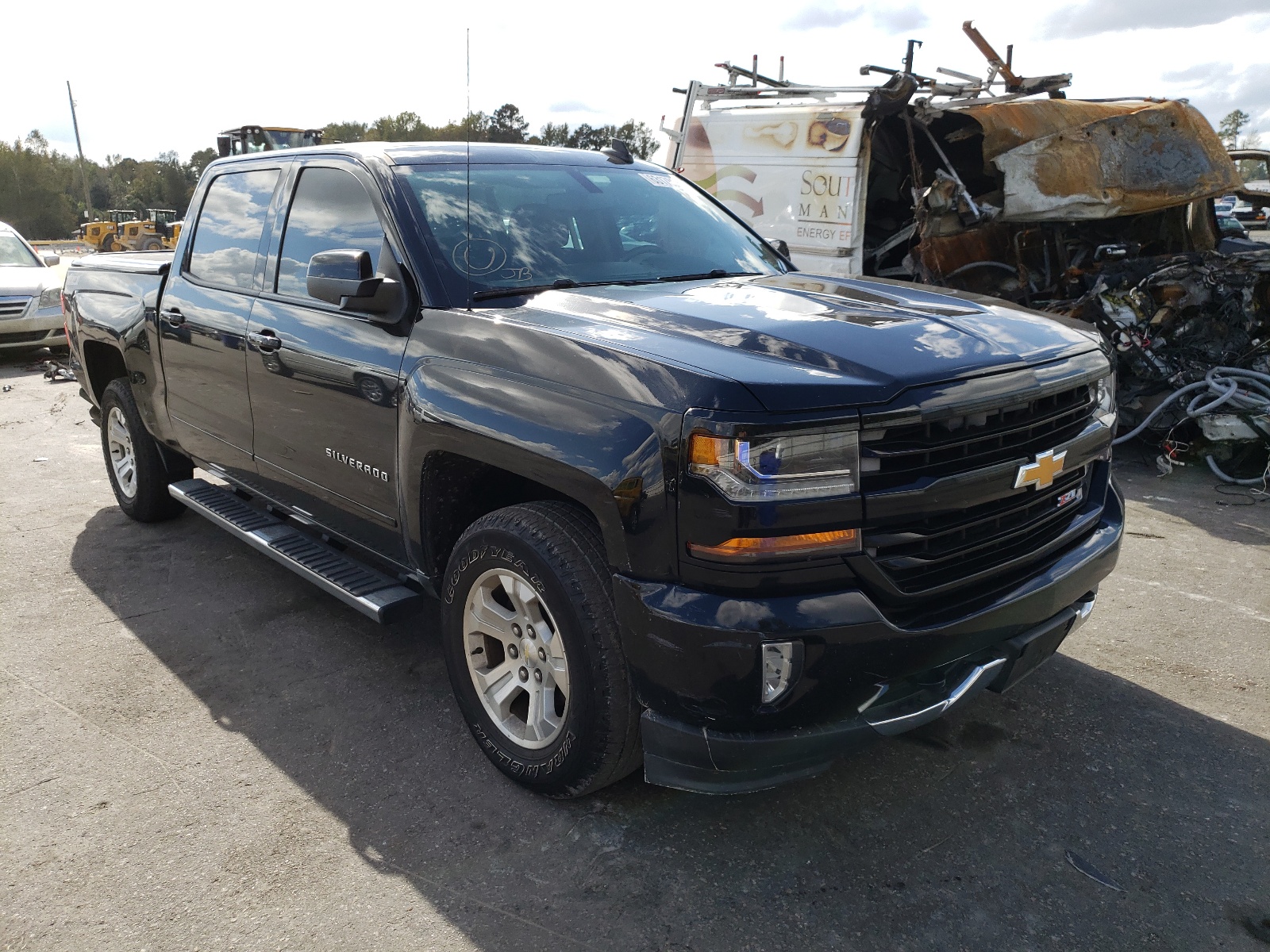 Photo 1 from auction – 2017 CHEVROLET SILVERADO with VIN 3GCUKREC0HG172765