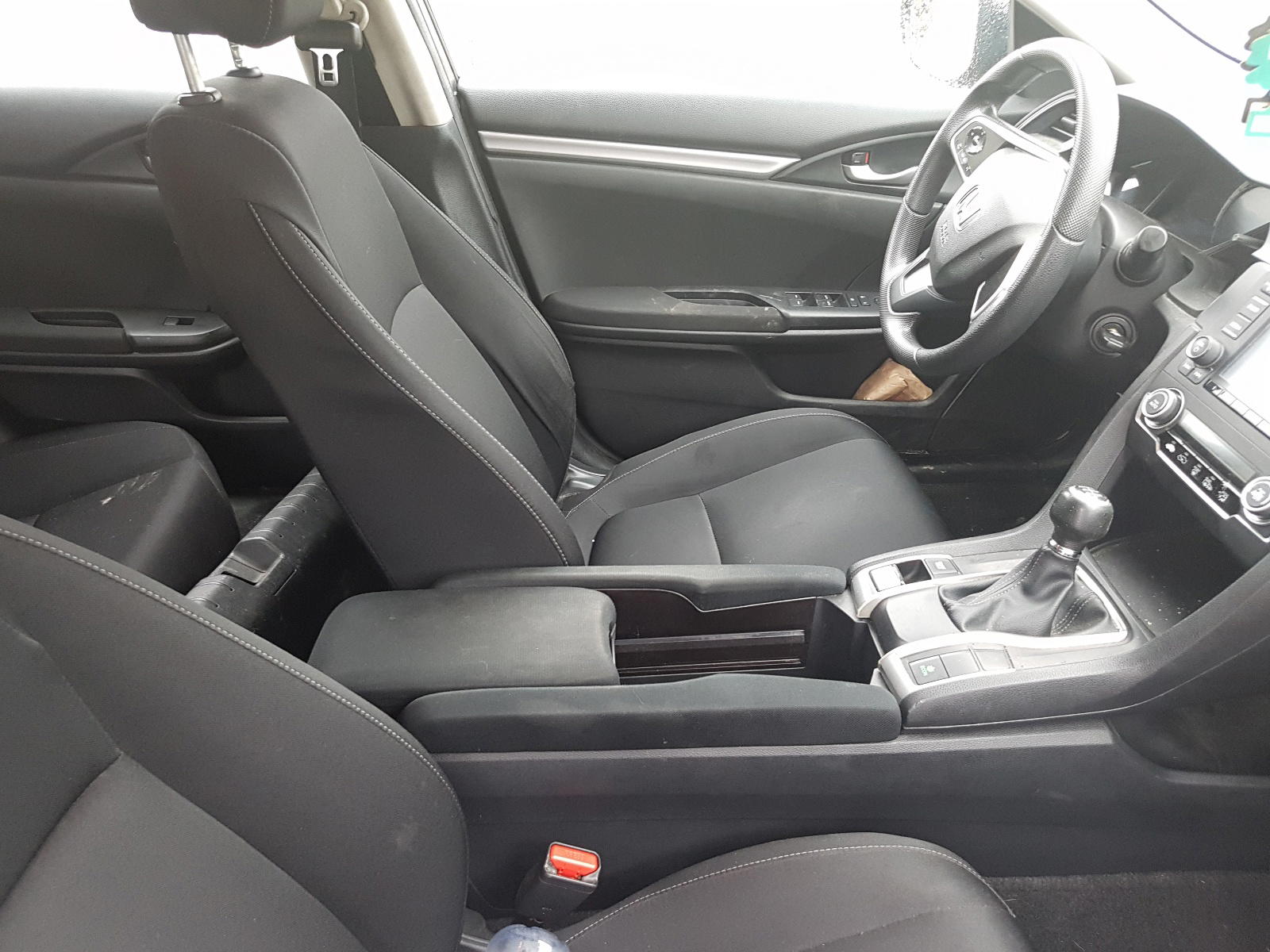 Photo 5 from auction – 2017 HONDA CIVIC DX with VIN 2HGFC2E27HH025266