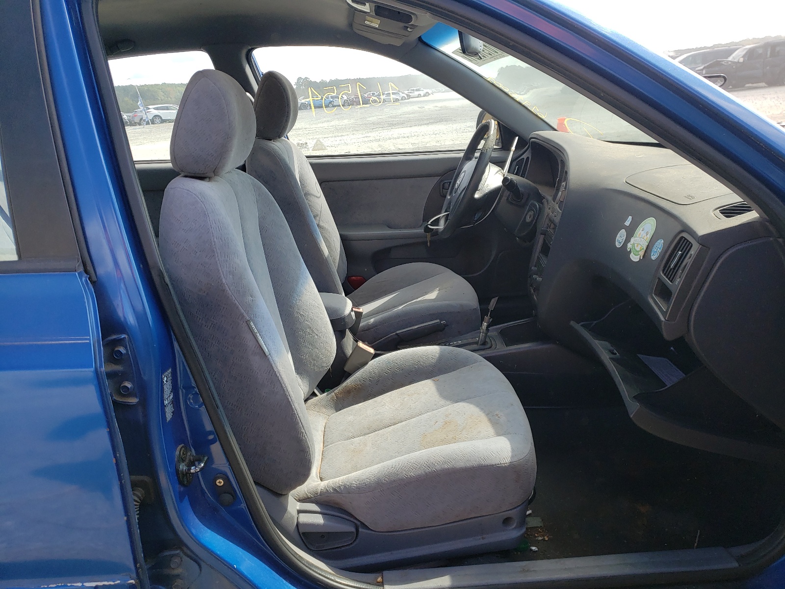 Photo 5 from auction – 2004 HYUNDAI ELANTRA GL with VIN KMHDN46D64U921881