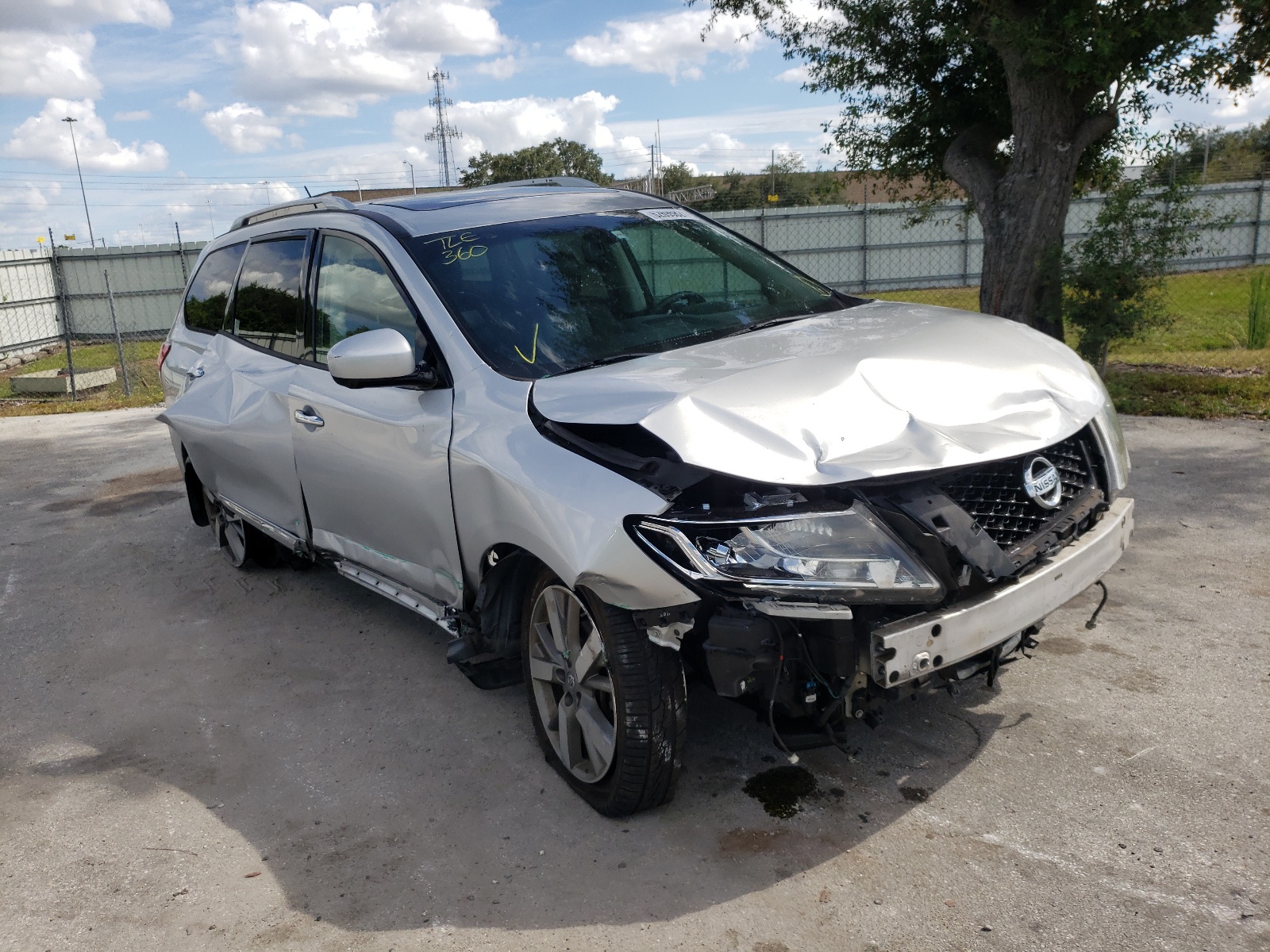 NISSAN PATHFINDER 2015 مع رقم تعريف المركبة 5N1AR2MN9FC701117 - صورة من المزاد