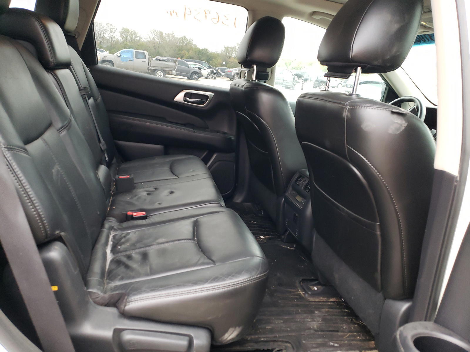Photo 6 from auction – 2014 NISSAN PATHFINDER with VIN 5N1AR2MM1EC629982