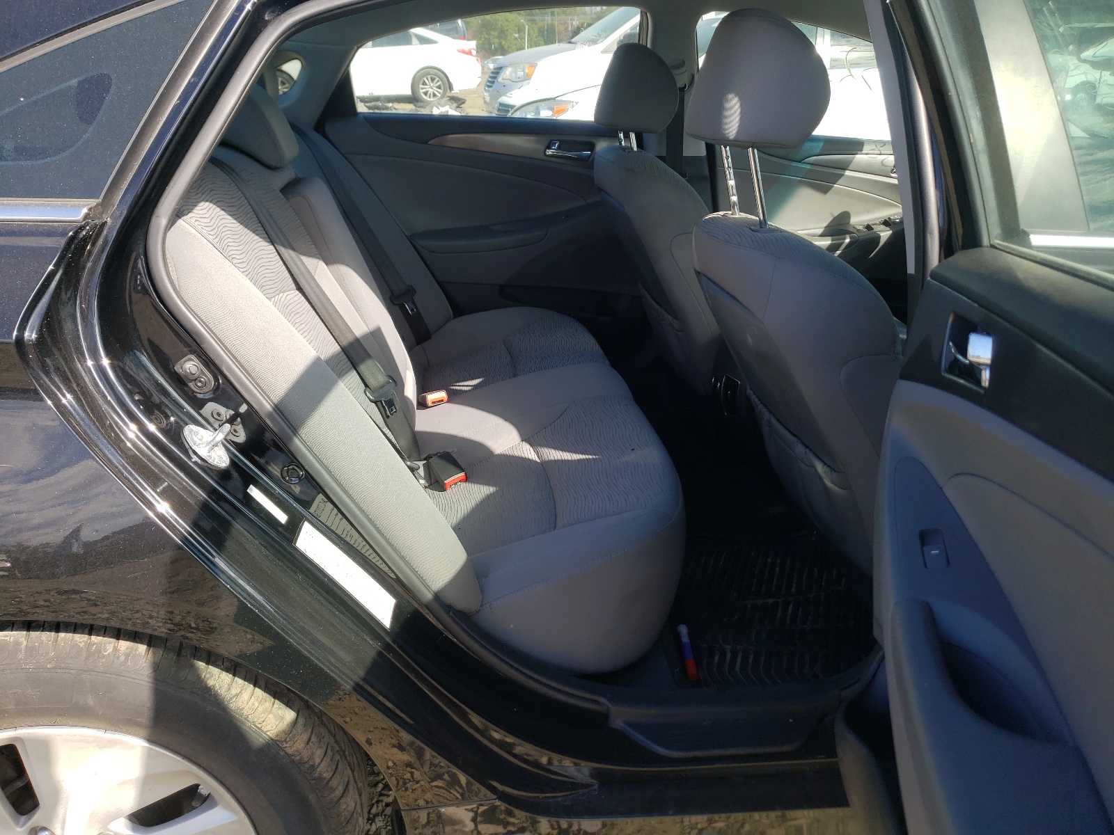 Photo 6 from auction – 2013 HYUNDAI SONATA HYB with VIN KMHEC4A46DA069678