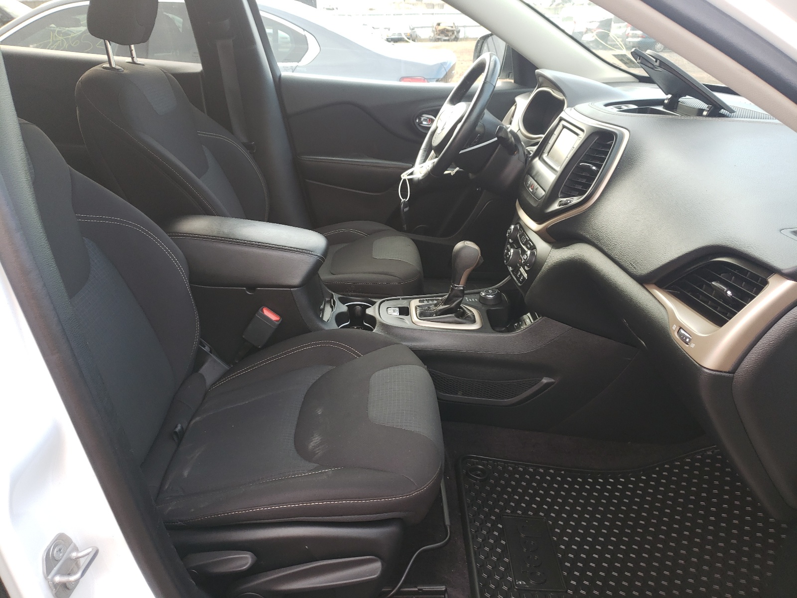 Photo 5 from auction – 2017 JEEP CHEROKEE L with VIN 1C4PJMCS9HW532520