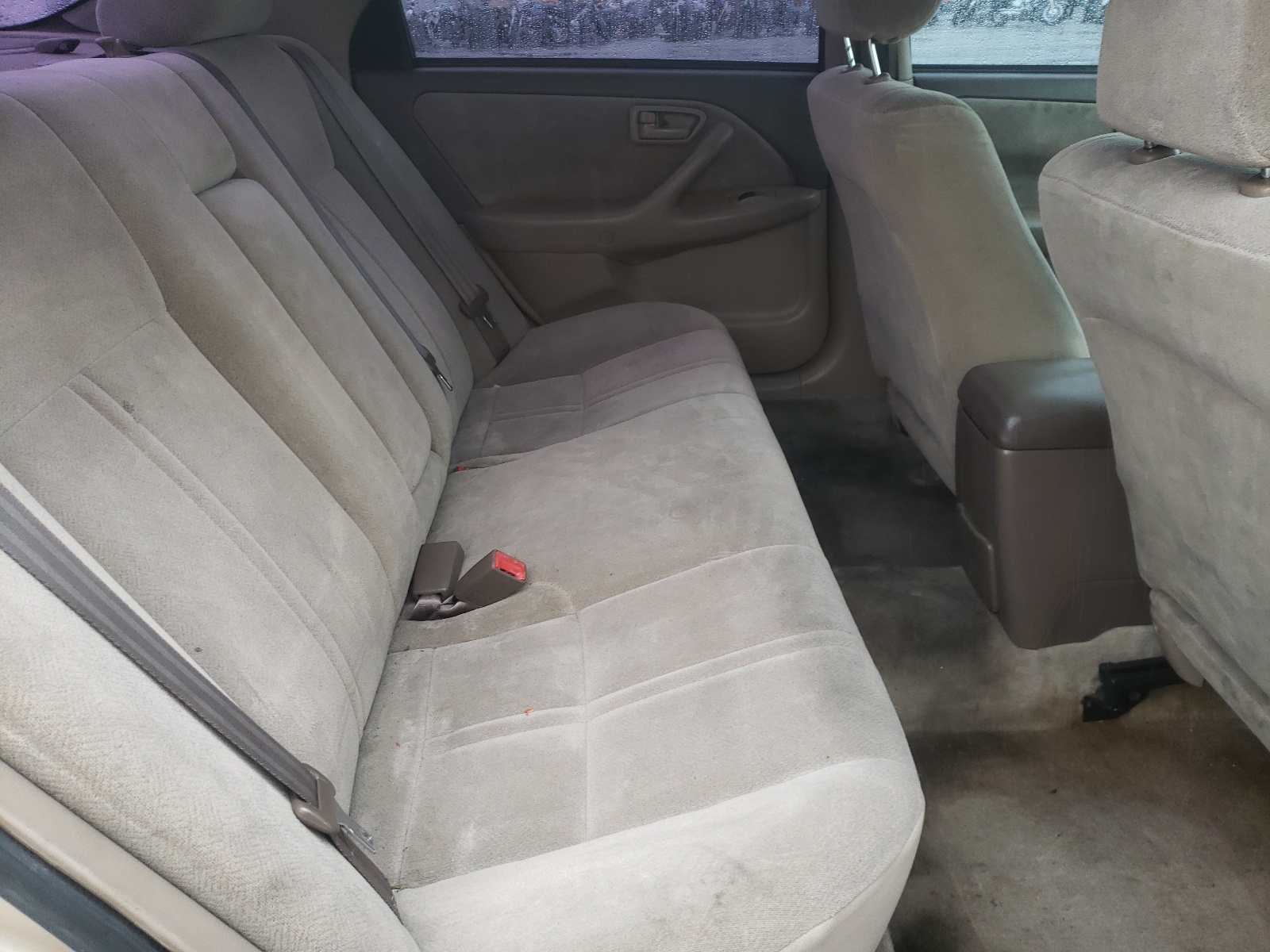 Photo 6 from auction – 2000 TOYOTA CAMRY CE with VIN 4T1BG22K8YU748820