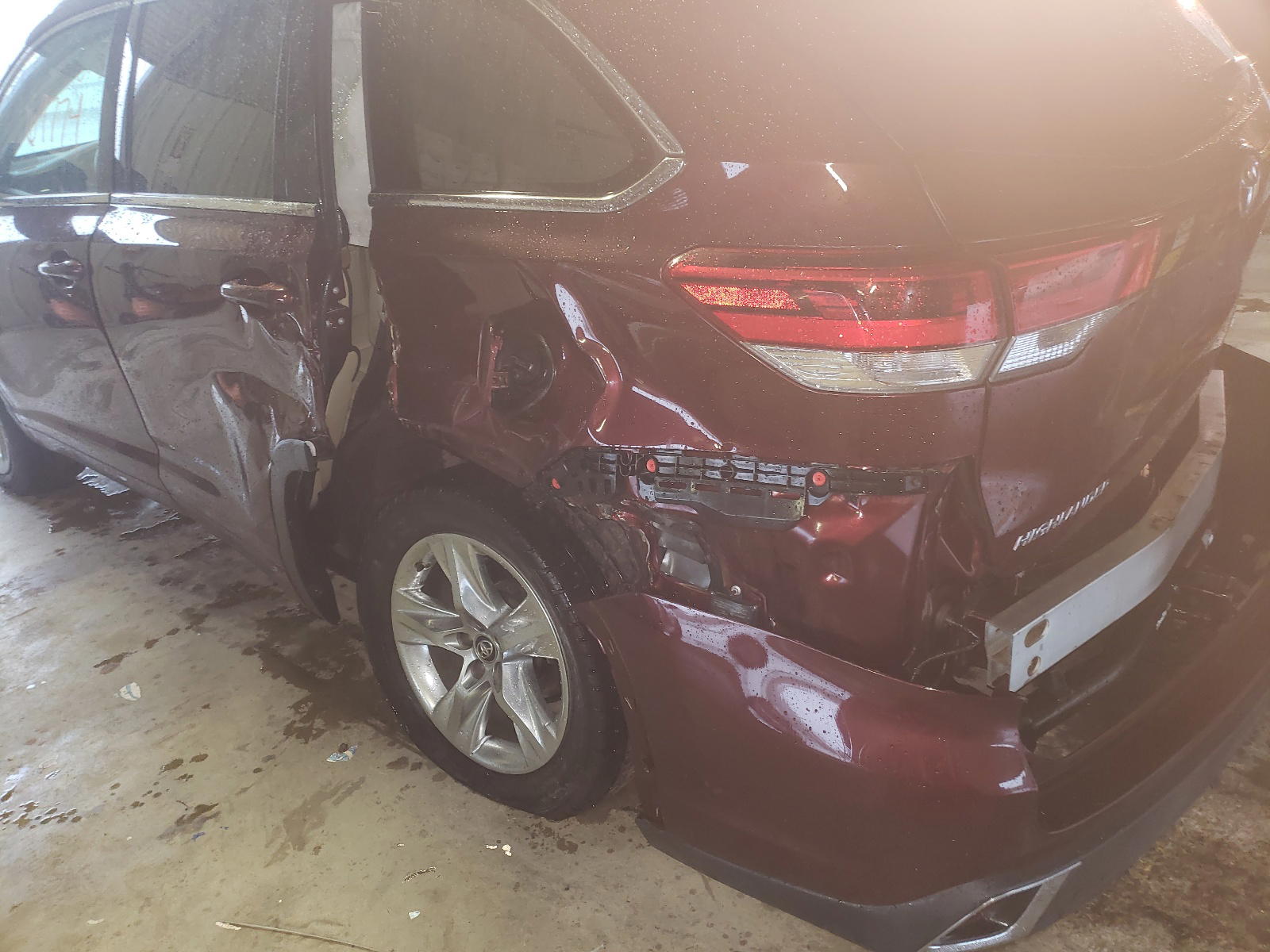 Photo 9 from auction – 2017 TOYOTA HIGHLANDER with VIN 5TDYZRFH8HS191136
