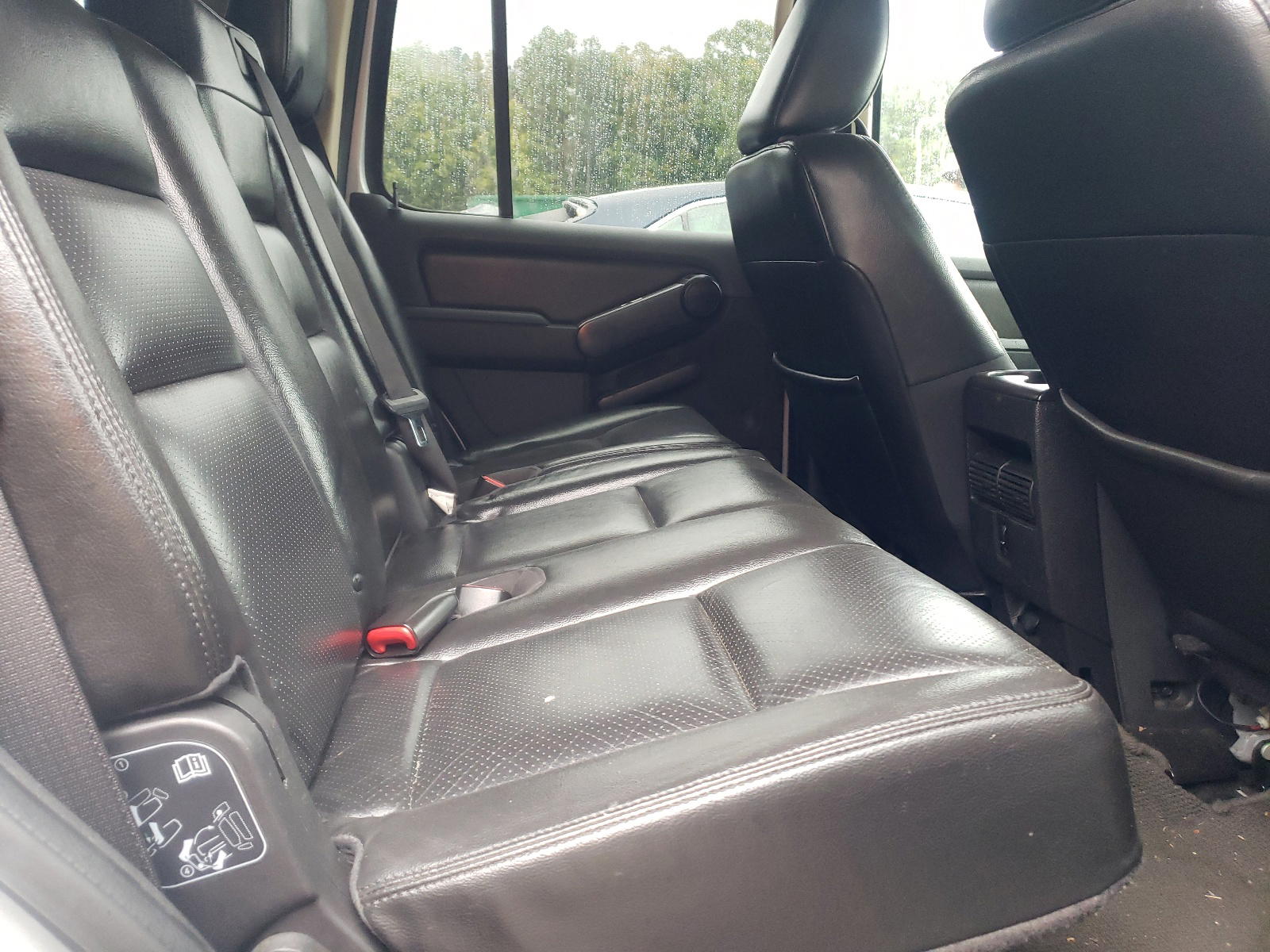 Photo 6 from auction – 2010 MERCURY MOUNTAINEE with VIN 4M2EN3JE7AUJ01088