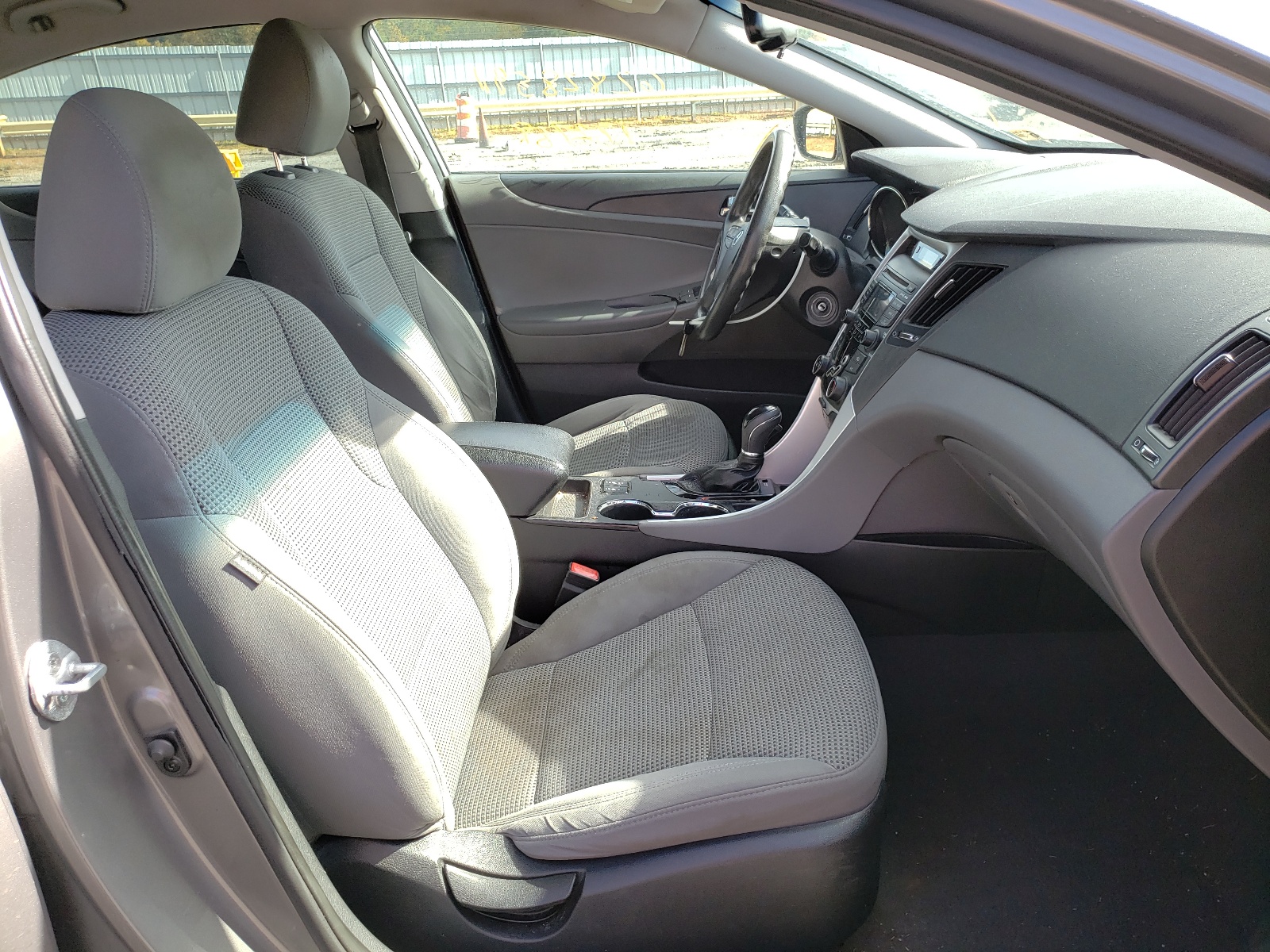 Photo 5 from auction – 2013 HYUNDAI SONATA GLS with VIN 5NPEB4AC5DH545247