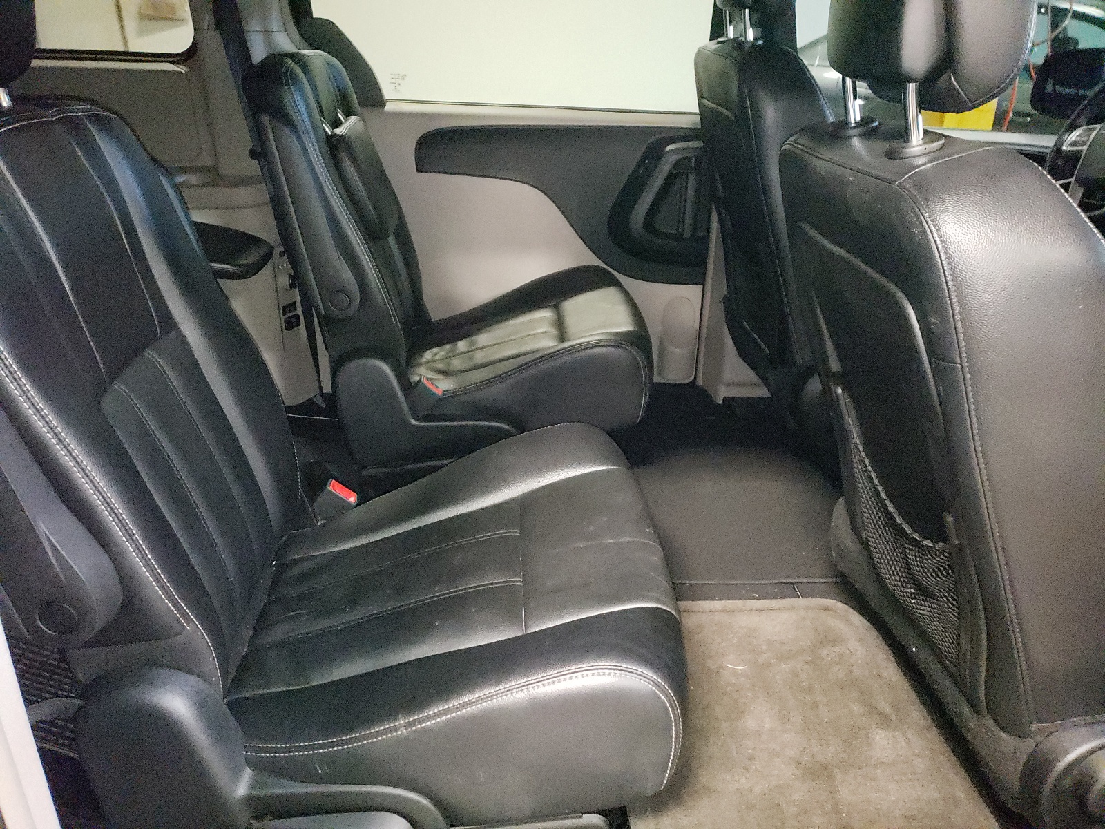 Photo 6 from auction – 2013 CHRYSLER TOWN & COU with VIN 2C4RC1BG9DR677462