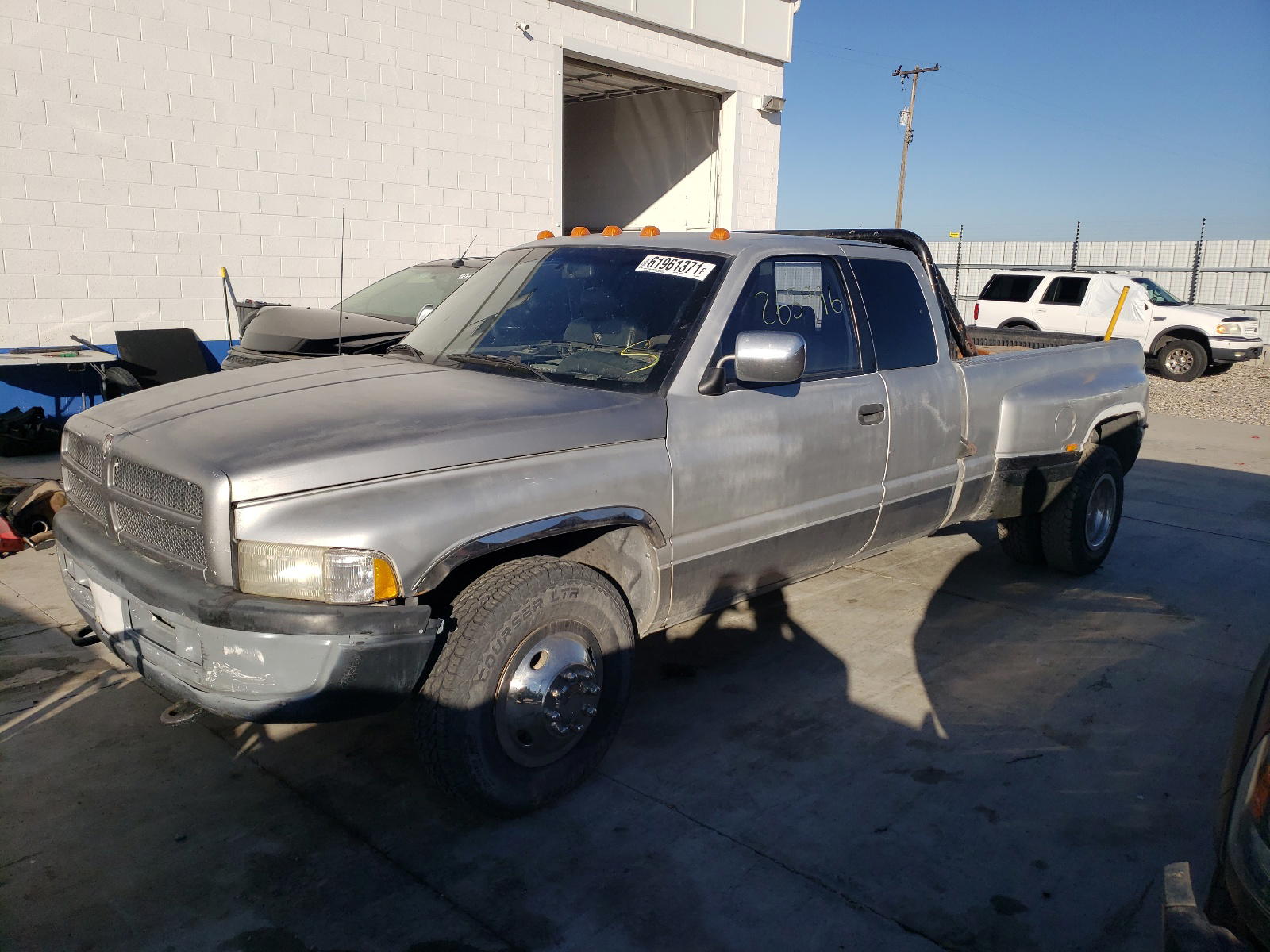 Photo 2 from auction – 1997 DODGE RAM 3500 with VIN 3B7MC33D3VM584990