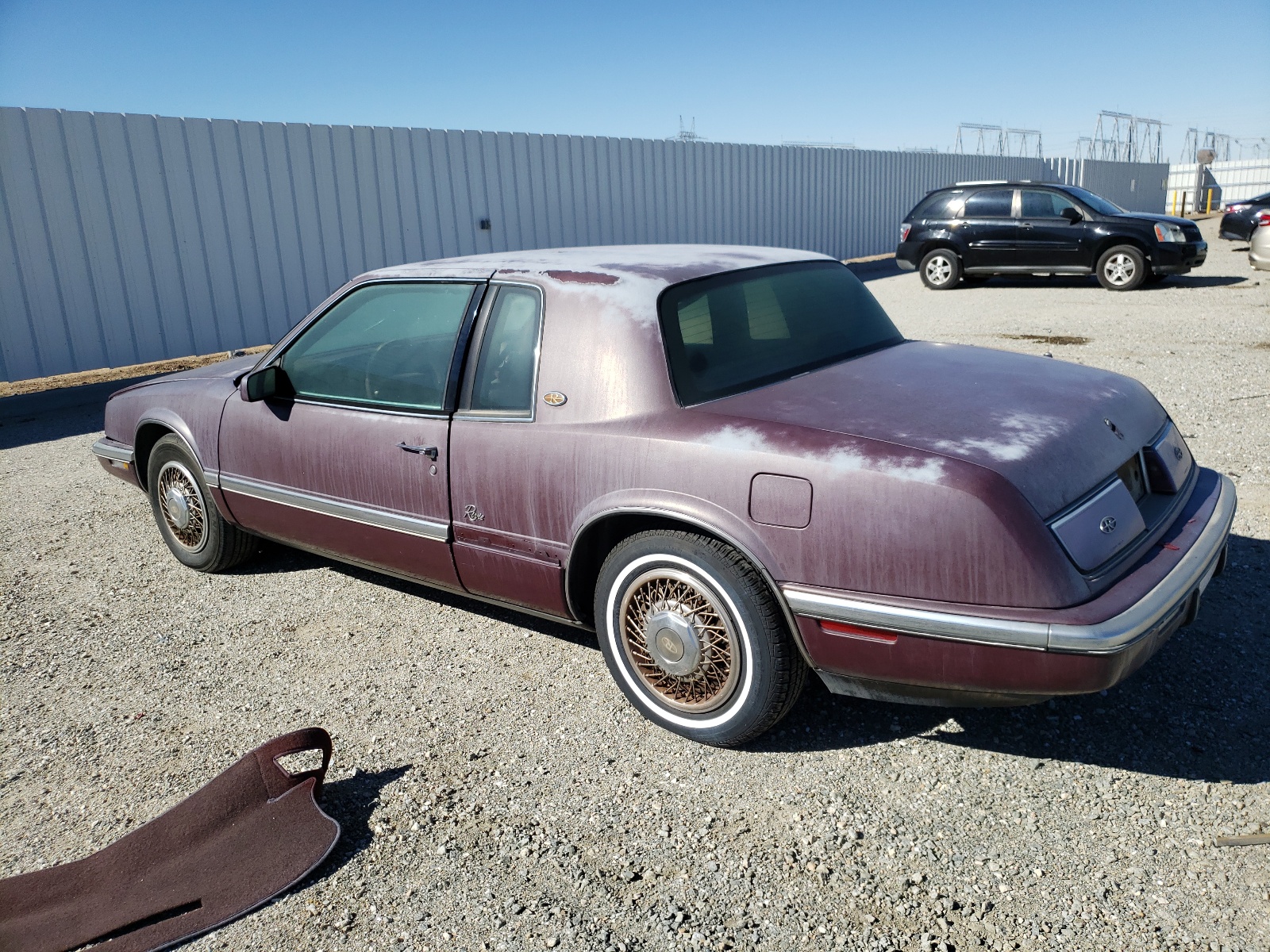 Photo 3 from auction – 1992 BUICK RIVIERA with VIN 1G4EZ13LXNU402580