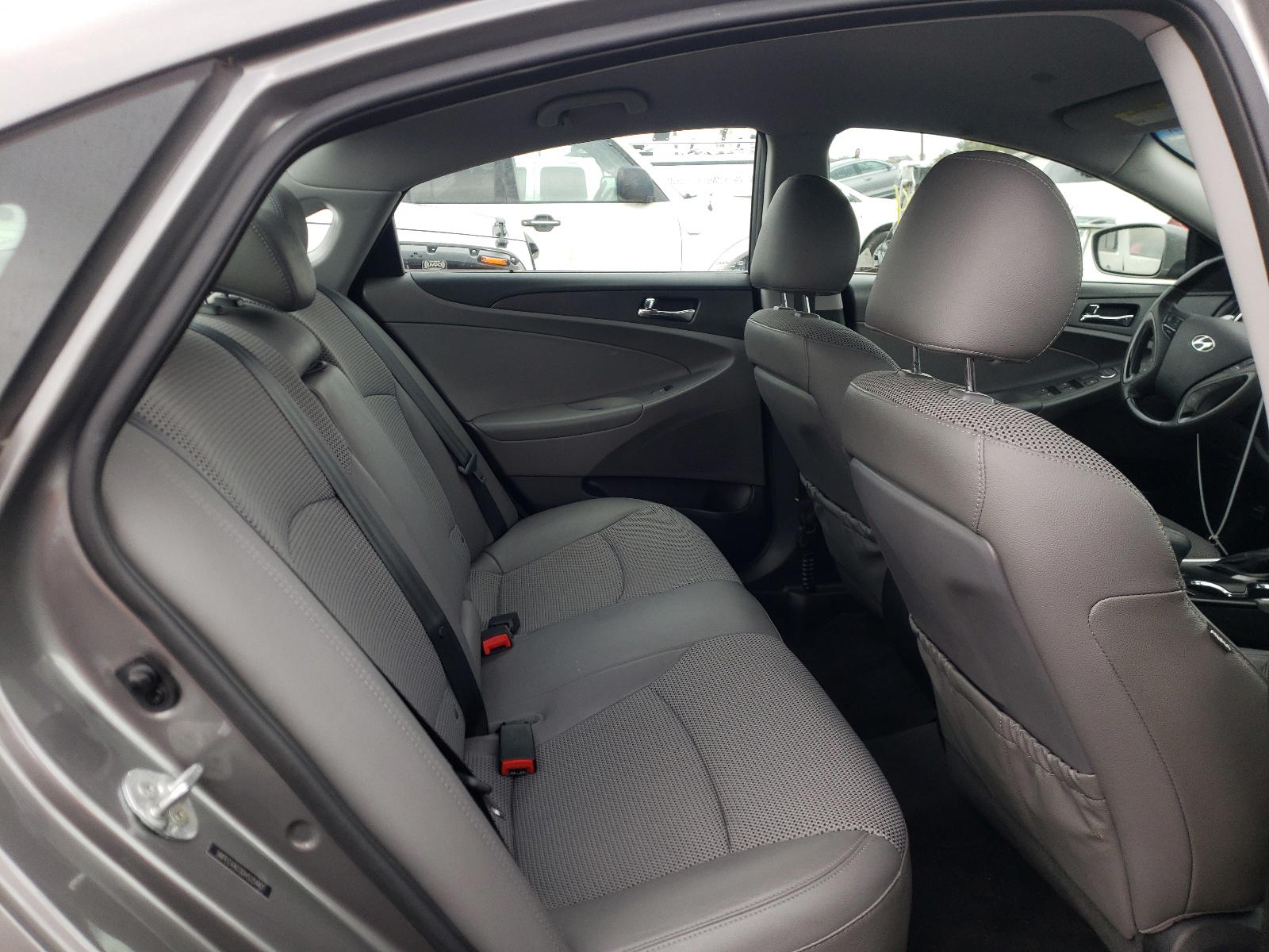 Photo 6 from auction – 2013 HYUNDAI SONATA SE with VIN 5NPEC4AC0DH535447