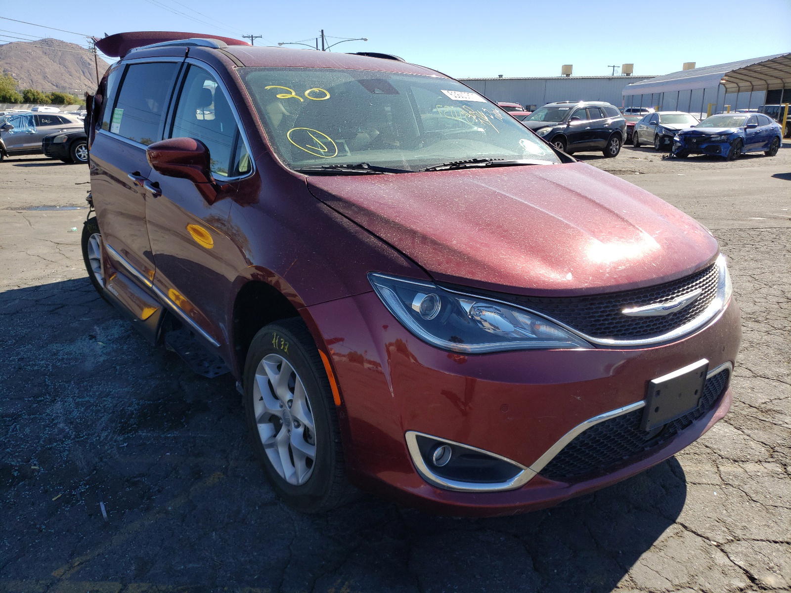 CHRYSLER PACIFICA T 2018 with VIN 2C4RC1BG9JR340494 - Photo from auction