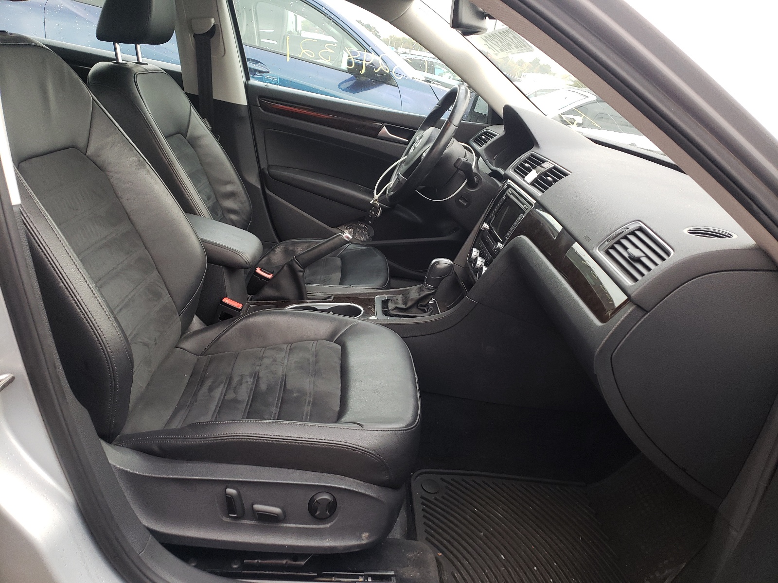 Photo 5 from auction – 2015 VOLKSWAGEN PASSAT SEL with VIN 1VWCV7A3XFC091914