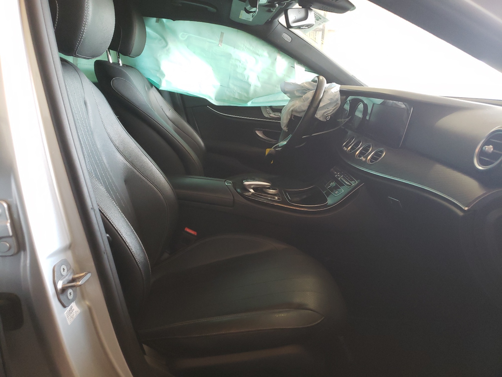 Photo 5 from auction – 2017 MERCEDES-BENZ E 300 with VIN WDDZF4JB4HA192855