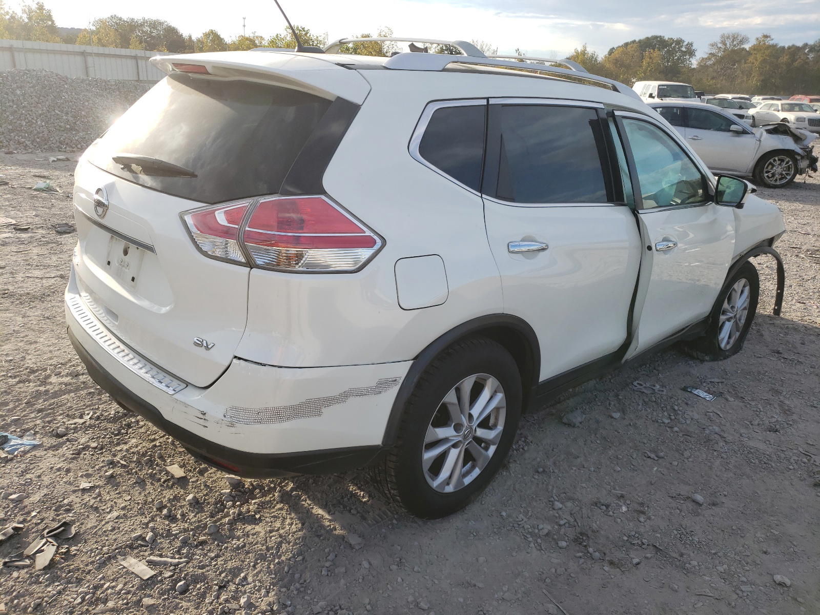 Photo 4 from auction – 2015 NISSAN ROGUE S with VIN KNMAT2MT3FP573695