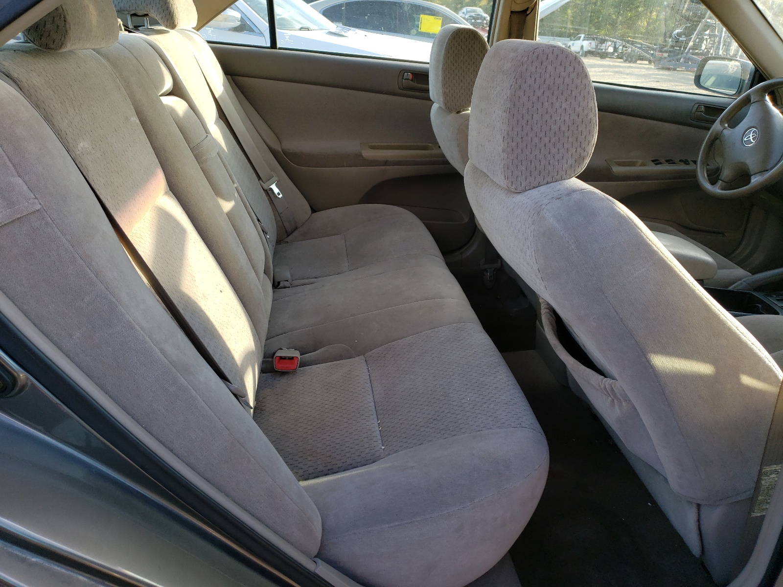 Photo 6 from auction – 2004 TOYOTA CAMRY LE with VIN 4T1BE32K74U933981