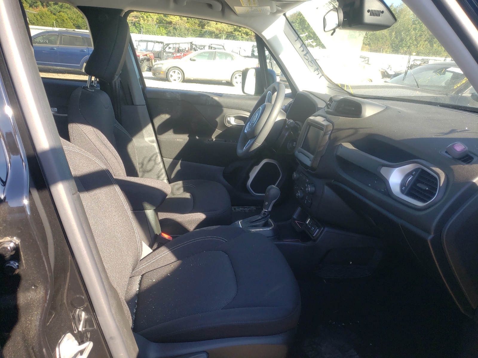 Photo 5 from auction – 2021 JEEP RENEGADE with VIN ZACNJCAB4MPM38828