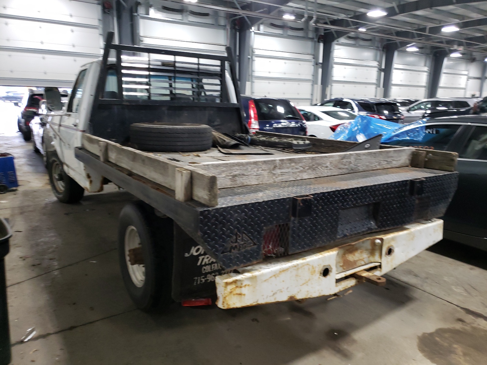 Photo 3 from auction – 1989 FORD F250 XLT with VIN 1FTHF26M2KPB02496