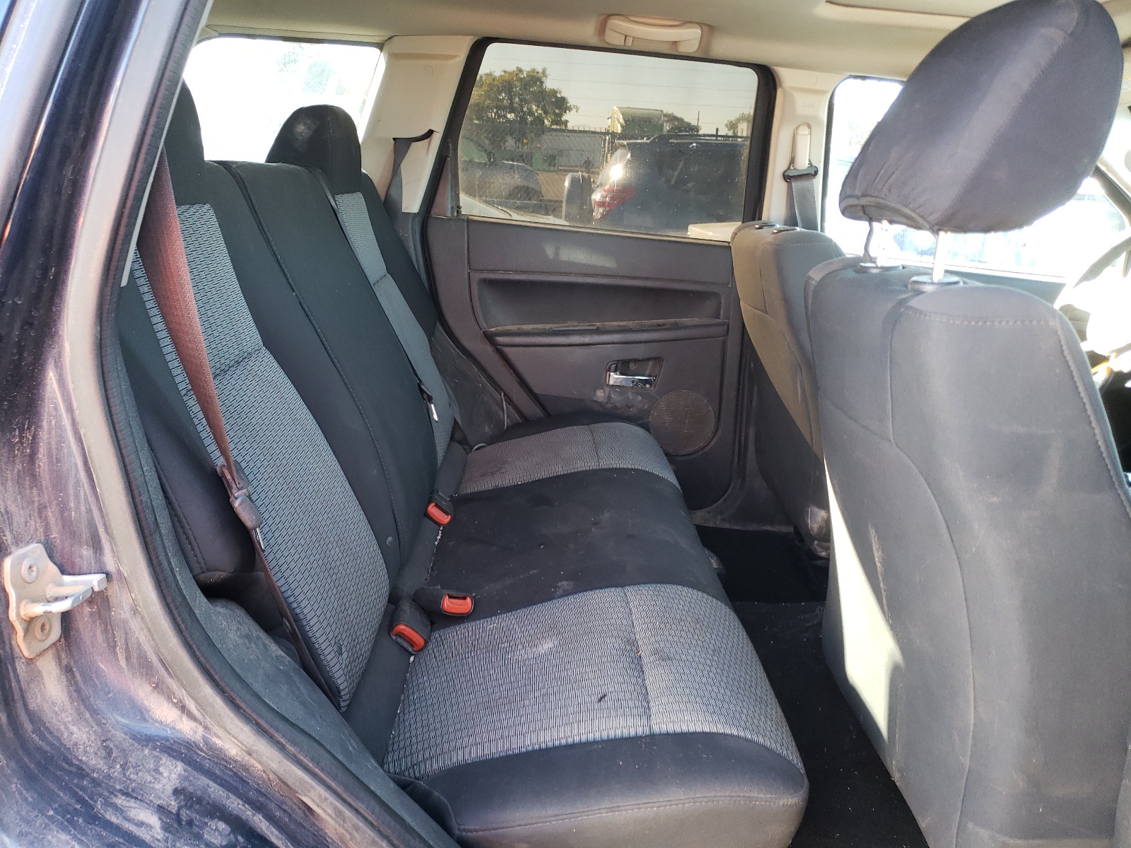 Photo 6 from auction – 2010 JEEP GRAND CHER with VIN 1J4PR4GK5AC128411