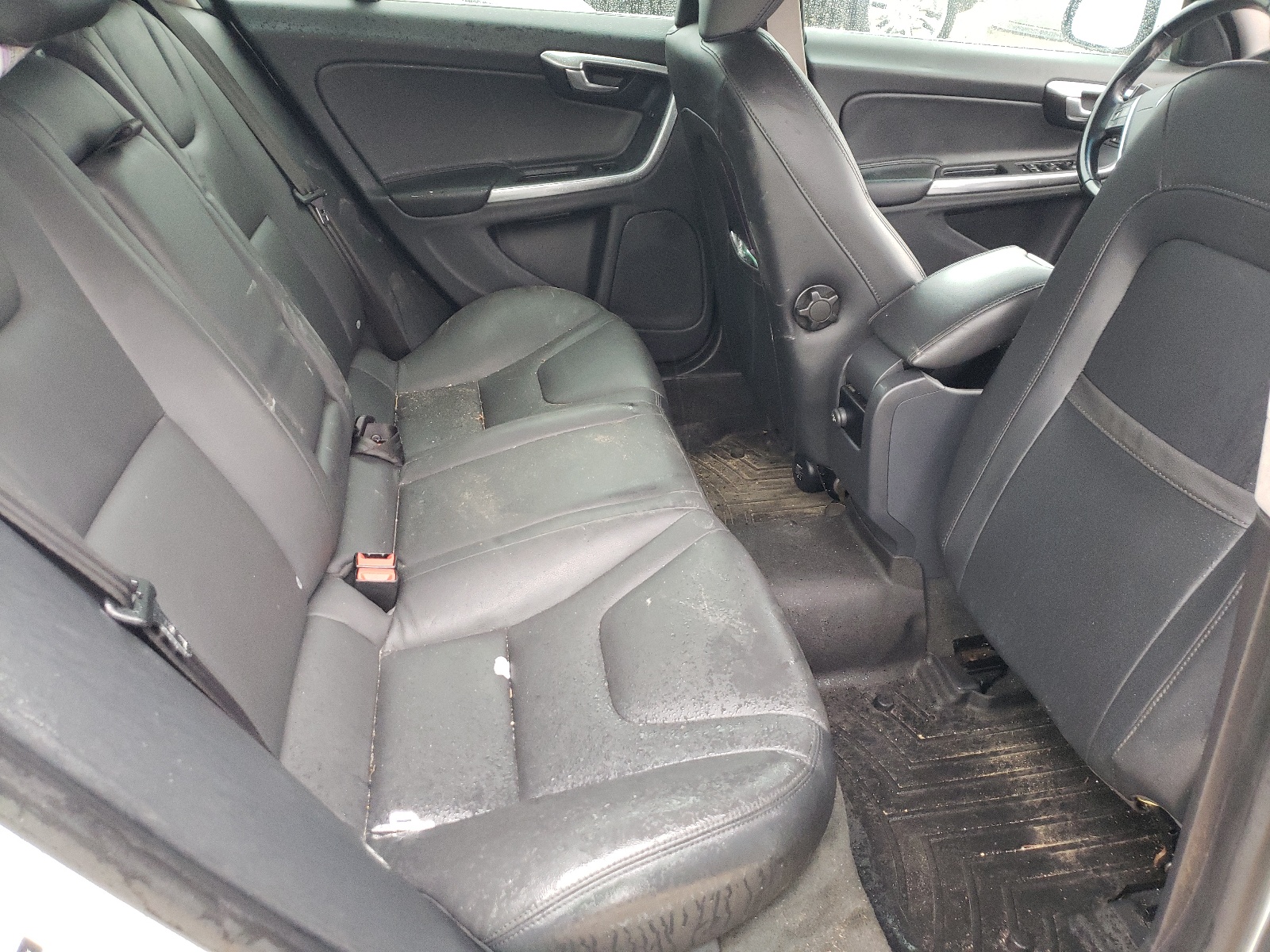 Photo 6 from auction – 2015 VOLVO S60 PREMIE with VIN YV140MFB0F1308171
