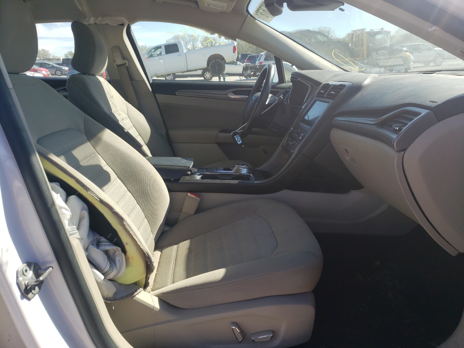 Photo 5 from auction – 2019 FORD FUSION SE with VIN 3FA6P0LU9KR242945