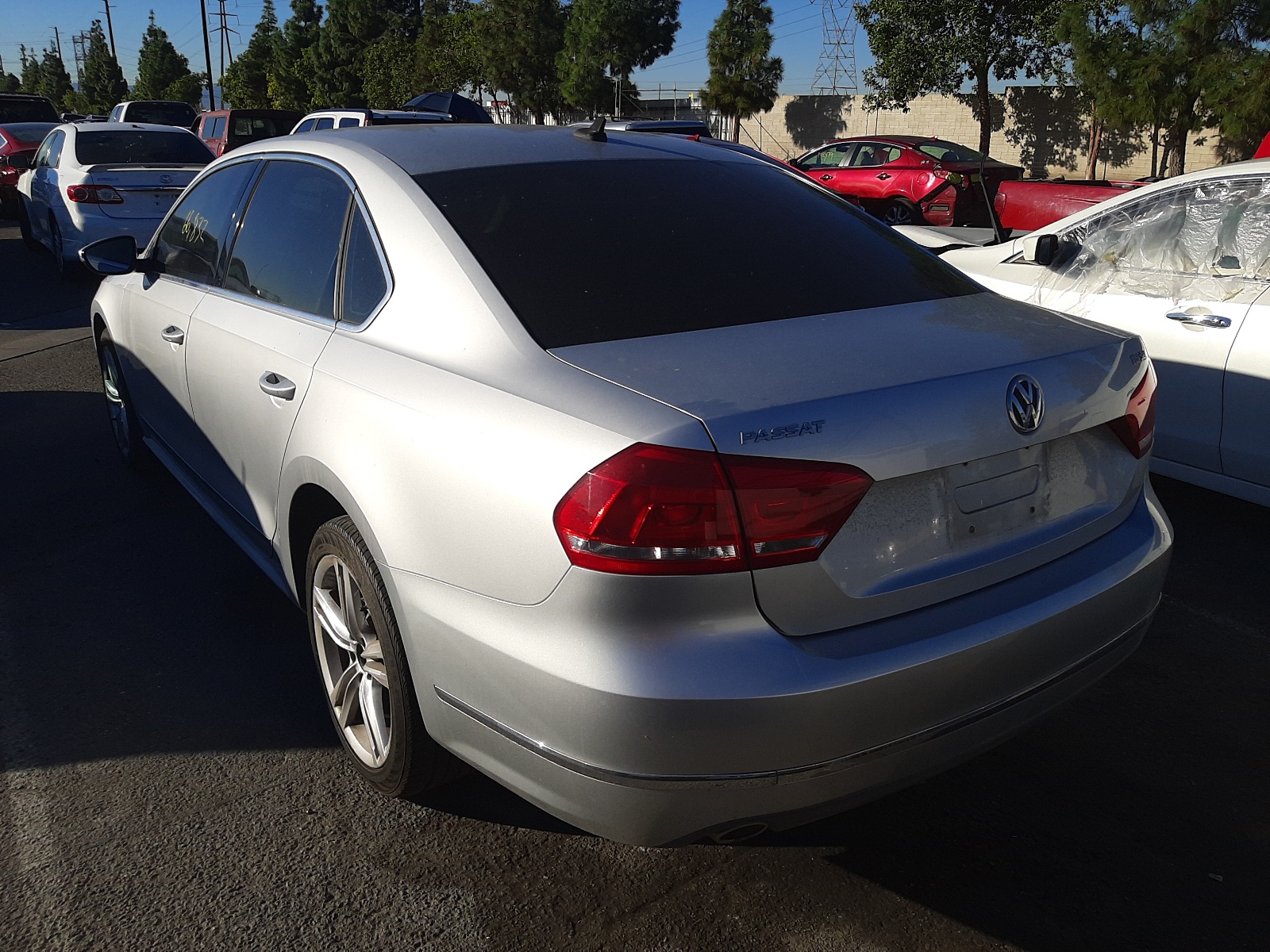 Photo 3 from auction – 2012 VOLKSWAGEN PASSAT SEL with VIN 1VWCN7A32CC040094