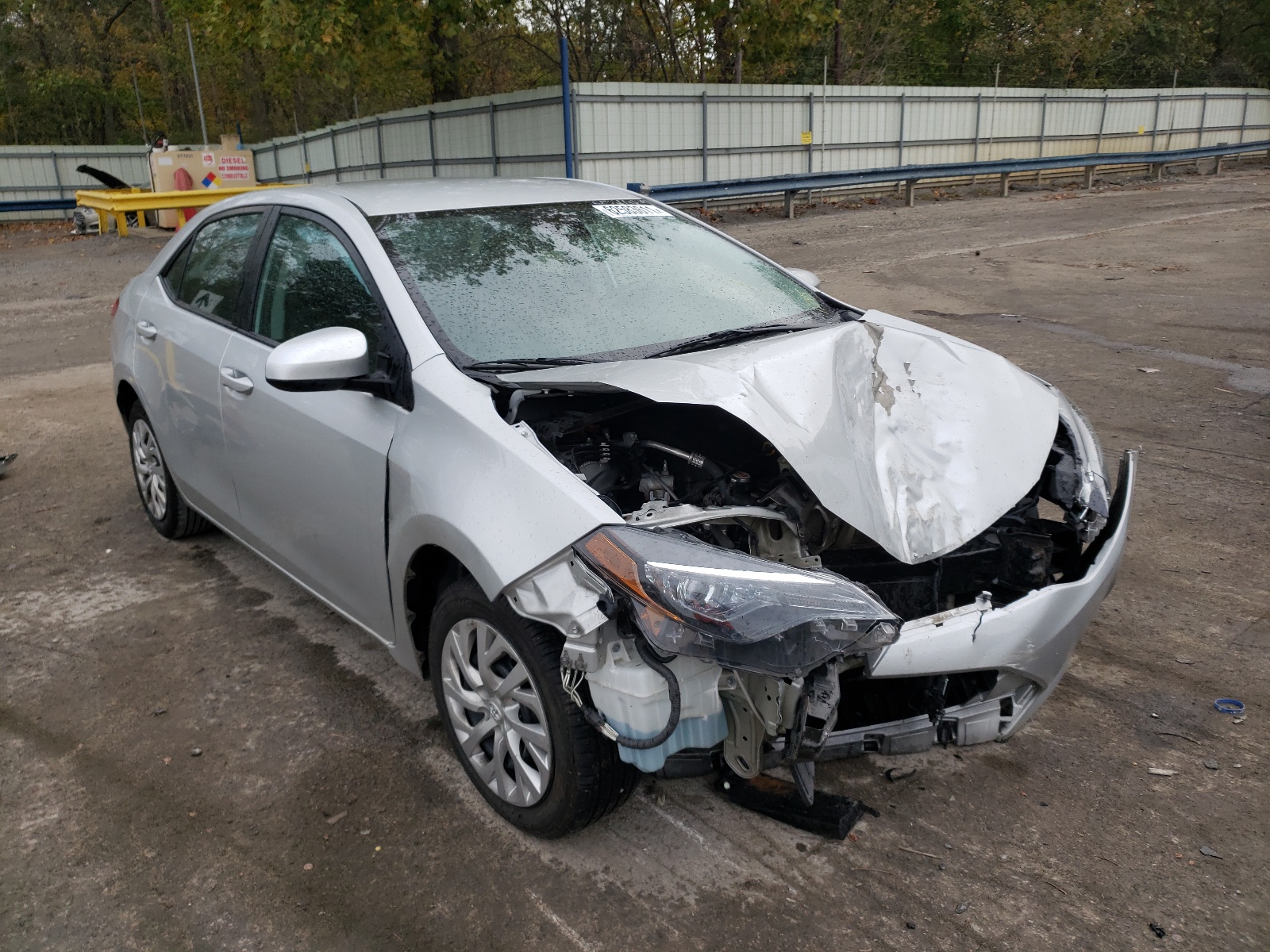 TOYOTA COROLLA L 2019 with VIN 5YFBURHE8KP871061 - Photo from auction