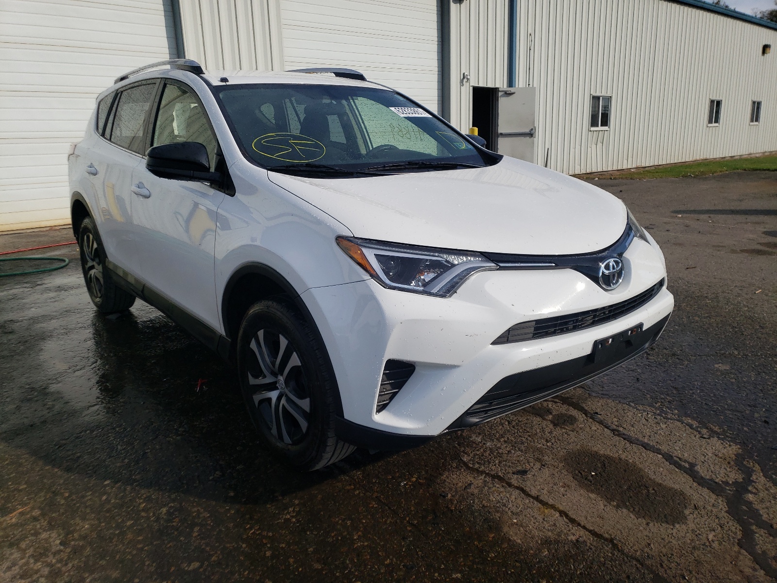 Photo 1 from auction – 2016 TOYOTA RAV4 LE with VIN JTMBFREV5GD184967