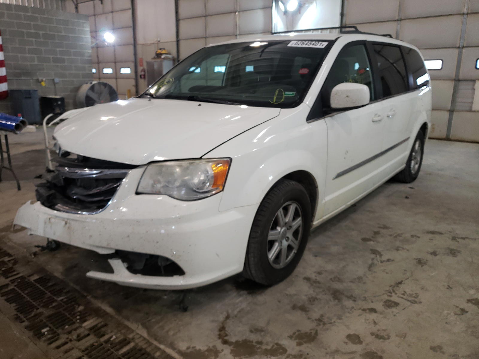 Photo 2 from auction – 2013 CHRYSLER TOWN & COU with VIN 2C4RC1BG3DR577244