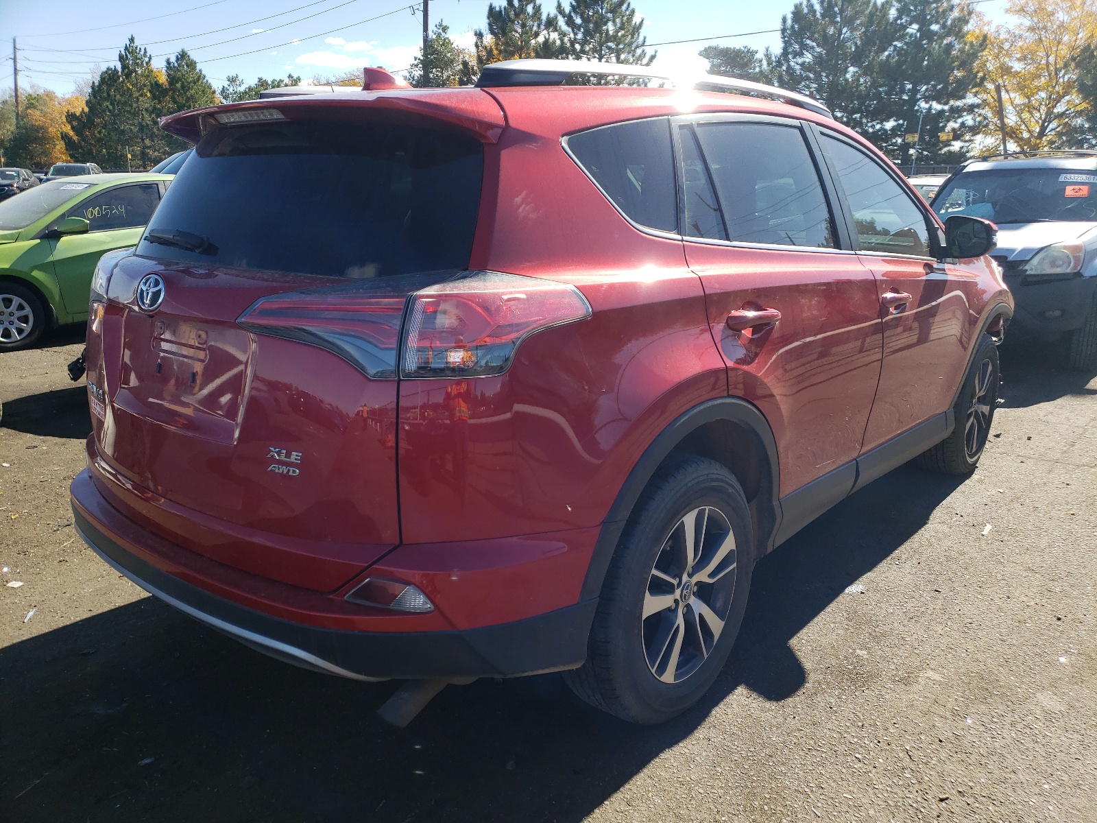 Photo 4 from auction – 2017 TOYOTA RAV4 XLE with VIN 2T3RFREV2HW649708