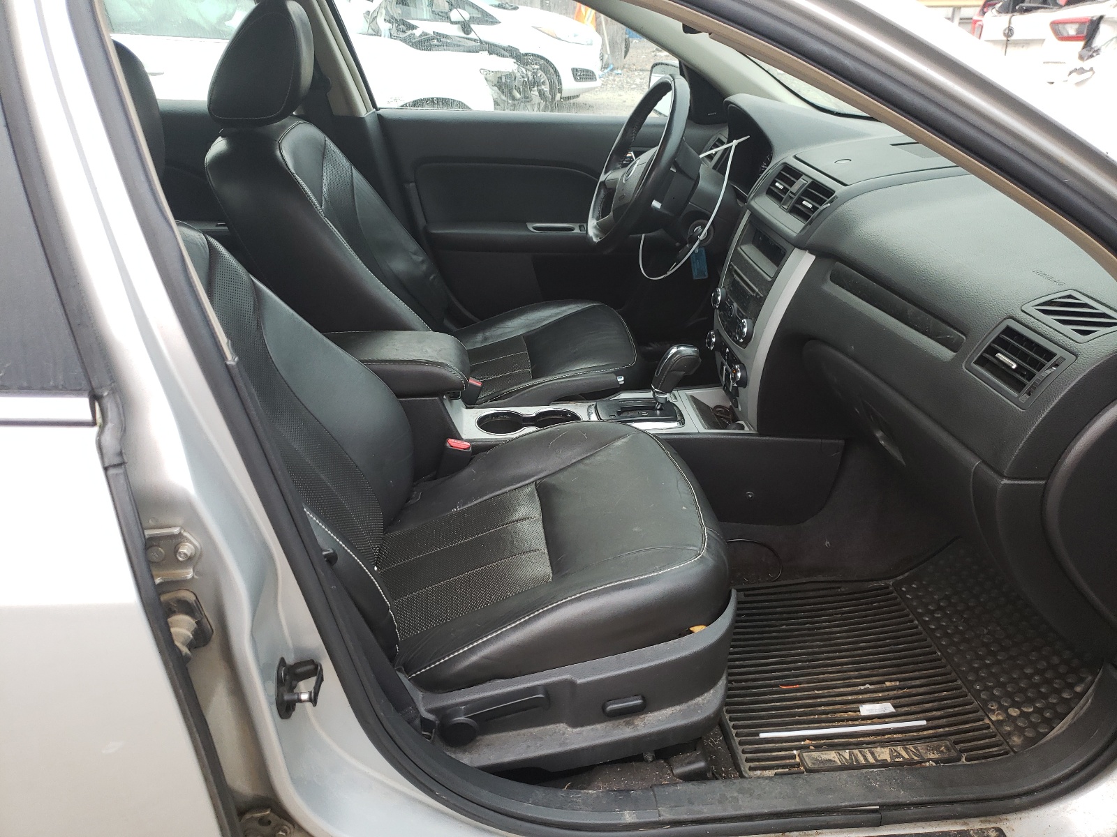 Photo 5 from auction – 2010 MERCURY MILAN PREM with VIN 3MEHM0JG3AR641386