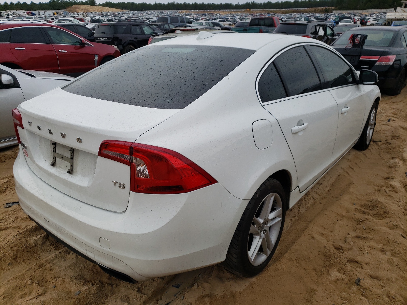 Photo 4 from auction – 2015 VOLVO S60 PREMIE with VIN YV140MFB0F1308171