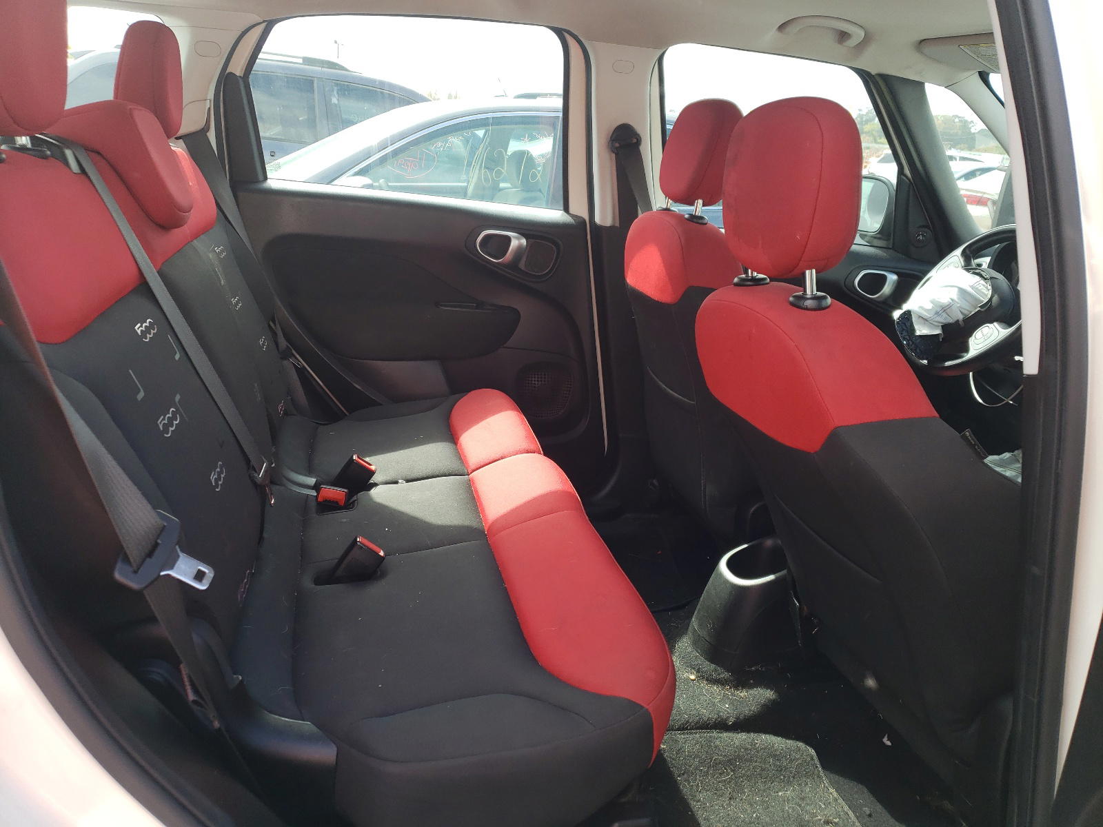 Photo 6 from auction – 2015 FIAT 500L POP with VIN ZFBCFAAHXFZ035660