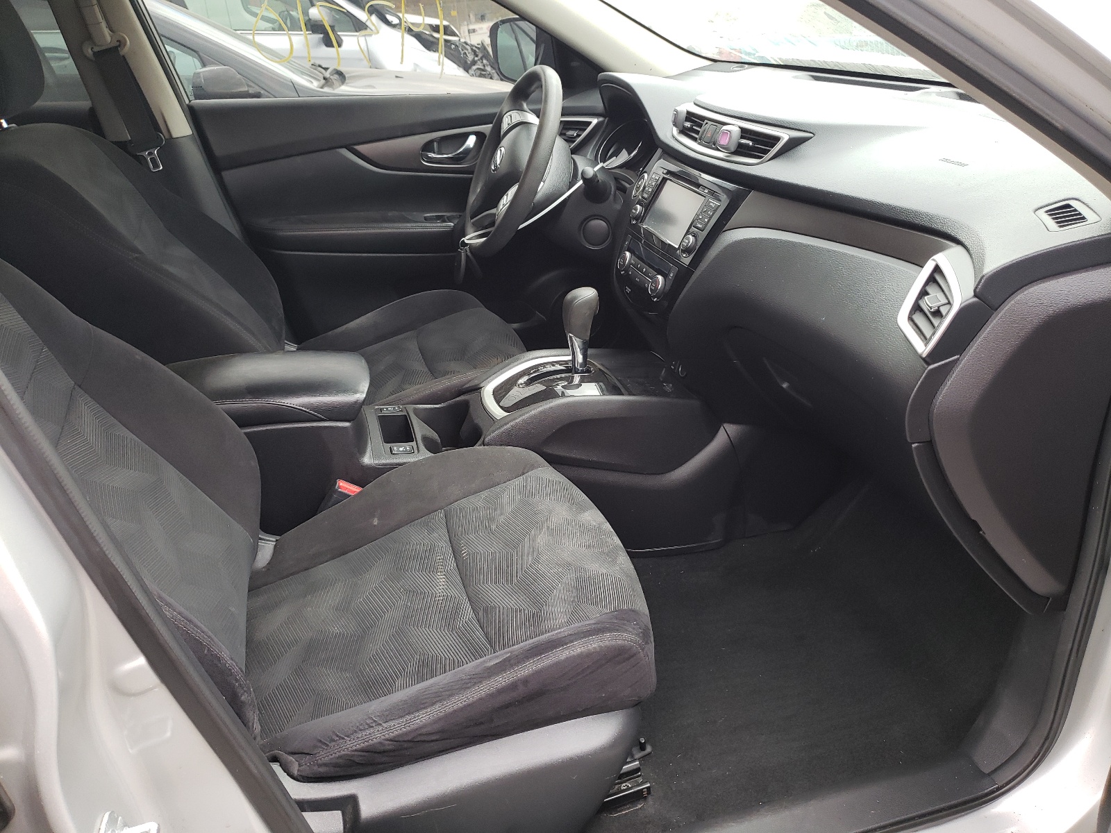 Photo 5 from auction – 2015 NISSAN ROGUE S with VIN 5N1AT2MKXFC764749