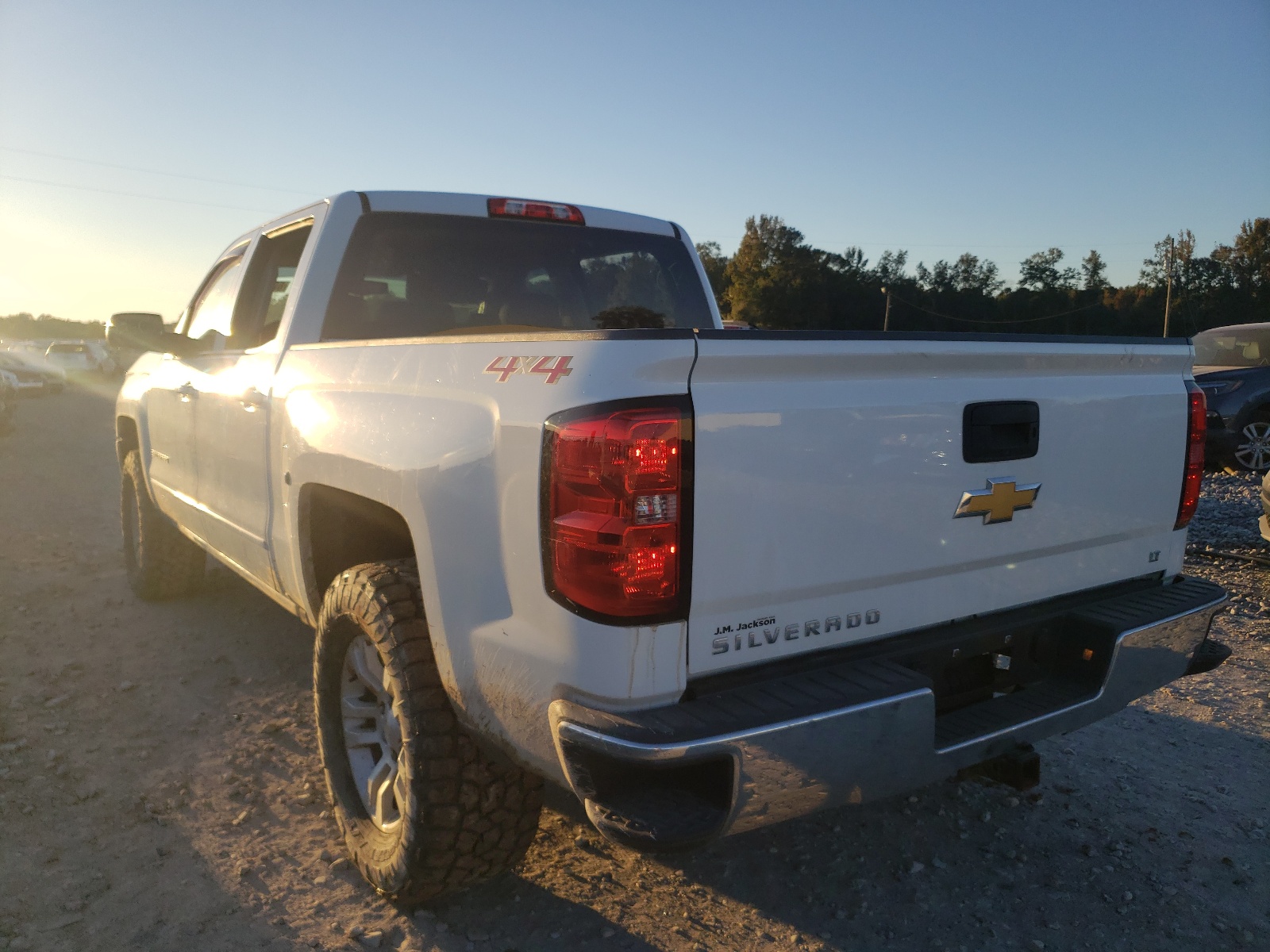 Photo 3 from auction – 2018 CHEVROLET SILVERADO with VIN 3GCUKREC7JG382723