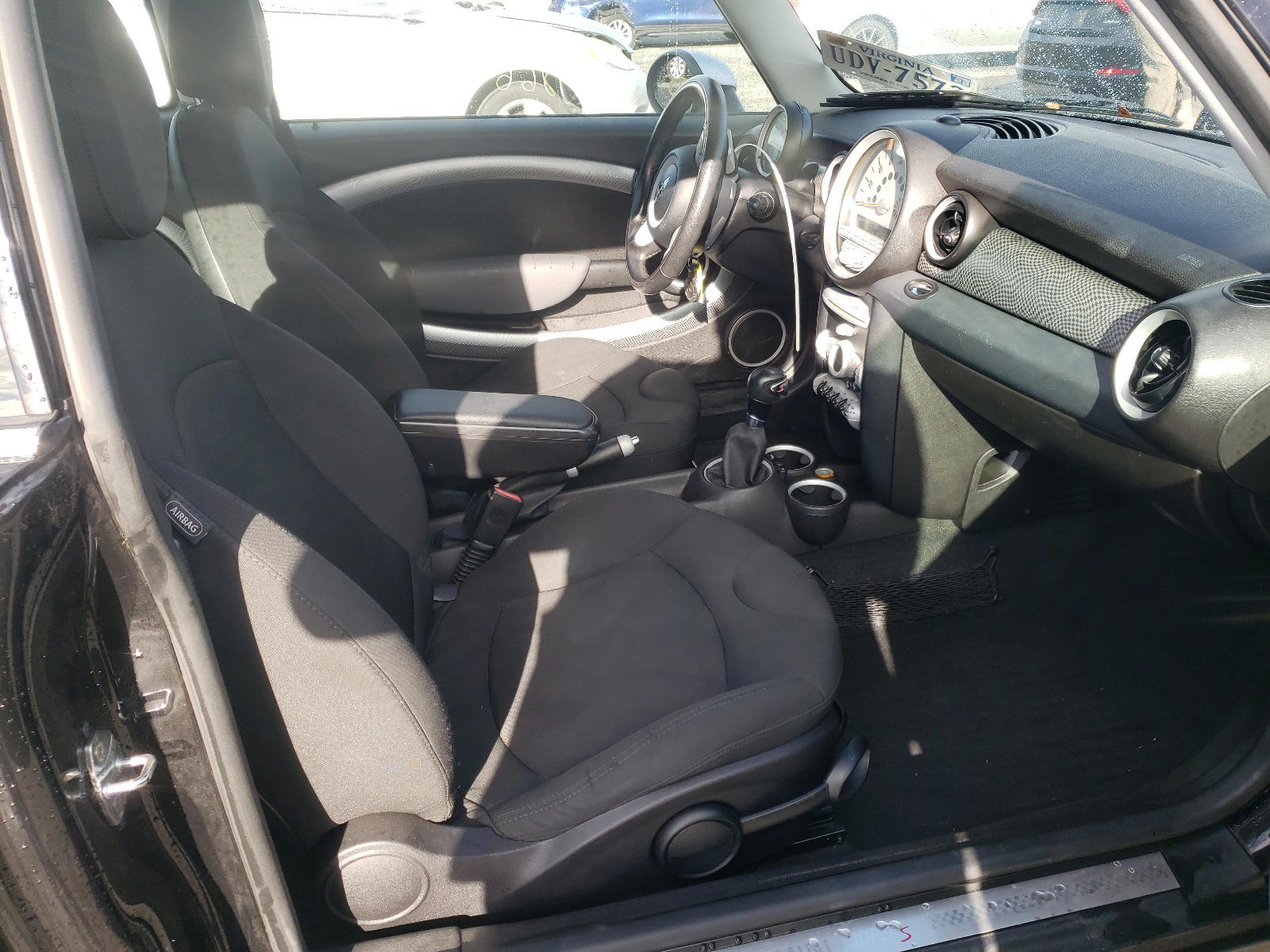 Photo 5 from auction – 2009 MINI COOPER S C with VIN WMWMM33549TP91690