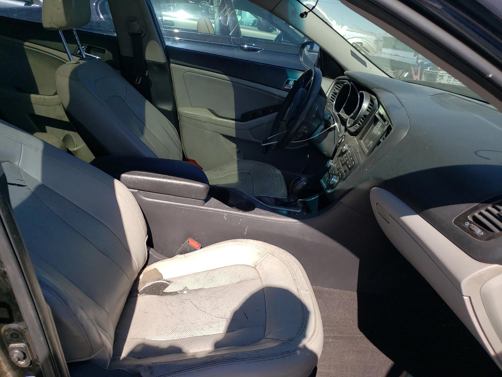 Photo 5 from auction – 2011 KIA OPTIMA EX with VIN KNAGN4A70B5117227