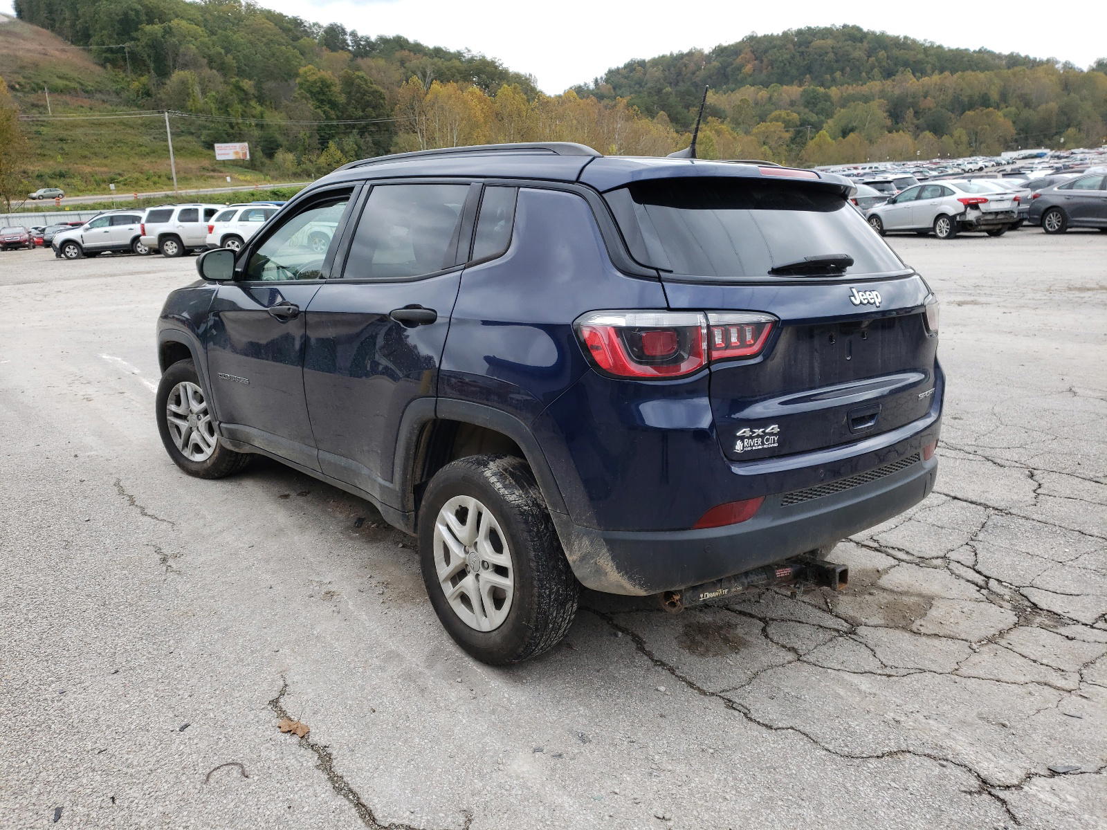 Photo 3 from auction – 2018 JEEP COMPASS with VIN 3C4NJDAB0JT117060