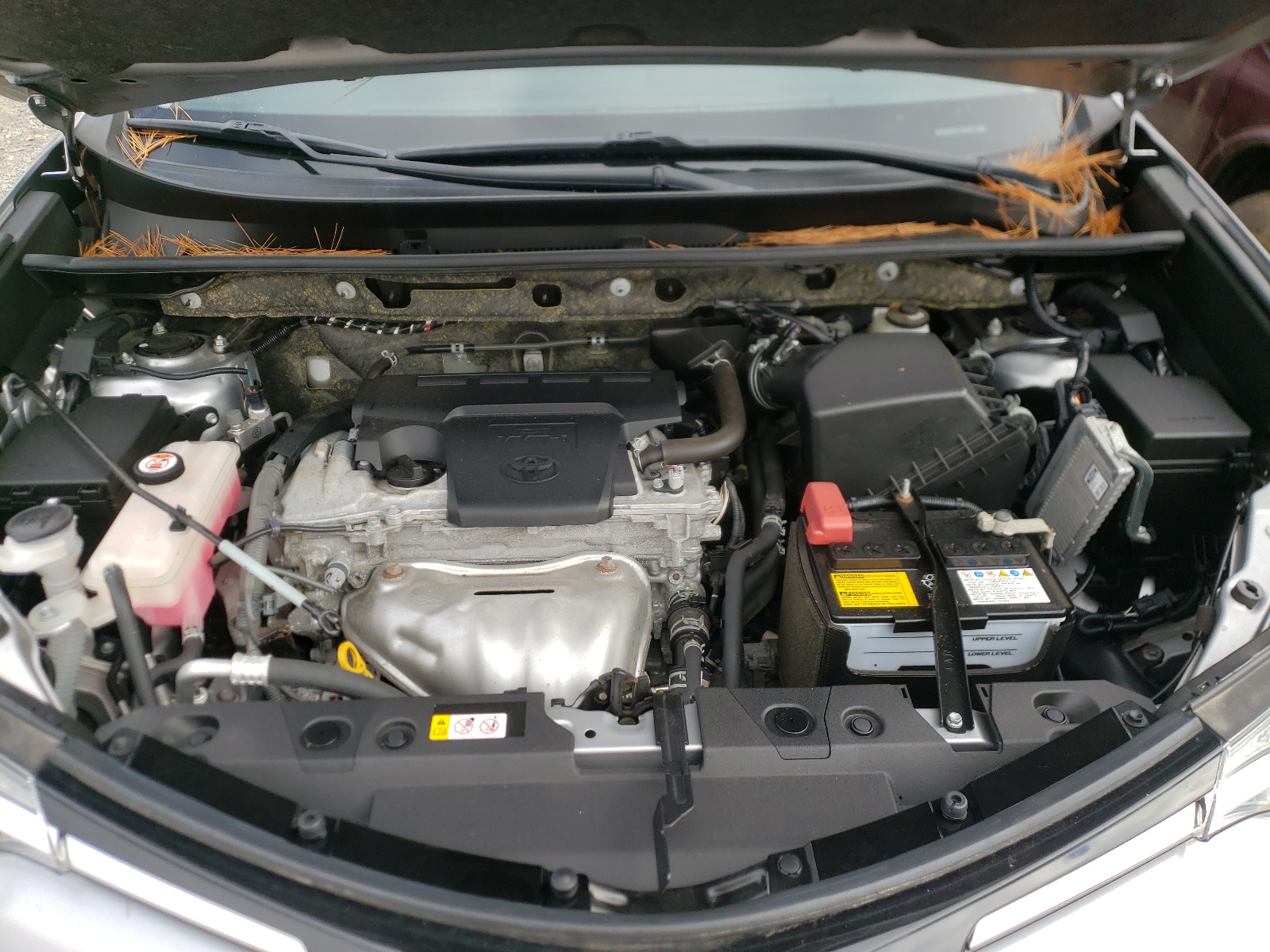 Photo 7 from auction – 2018 TOYOTA RAV4 LE with VIN JTMBFREV0JJ260023