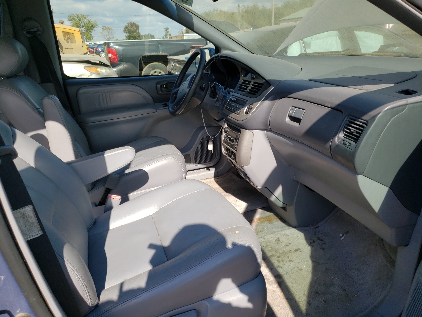 Photo 5 from auction – 2003 TOYOTA SIENNA LE with VIN 4T3ZF13C83U541962