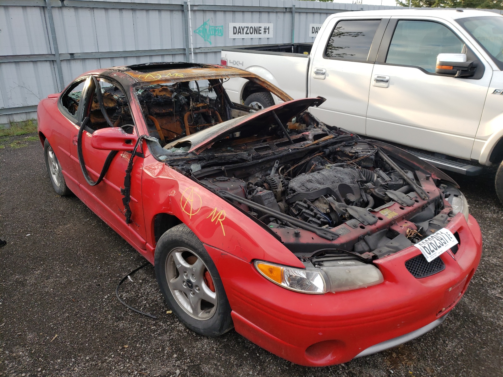 Photo 1 from auction – 2000 PONTIAC GRAND PRIX with VIN 1G2WP12K0YF162041